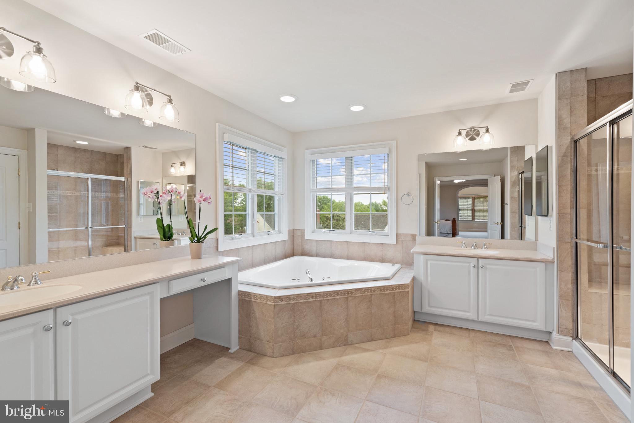 CARLEE MANOR - Residential