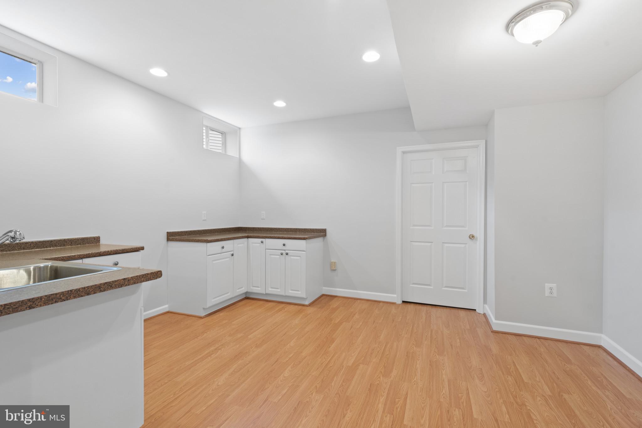 CARLEE MANOR - Residential