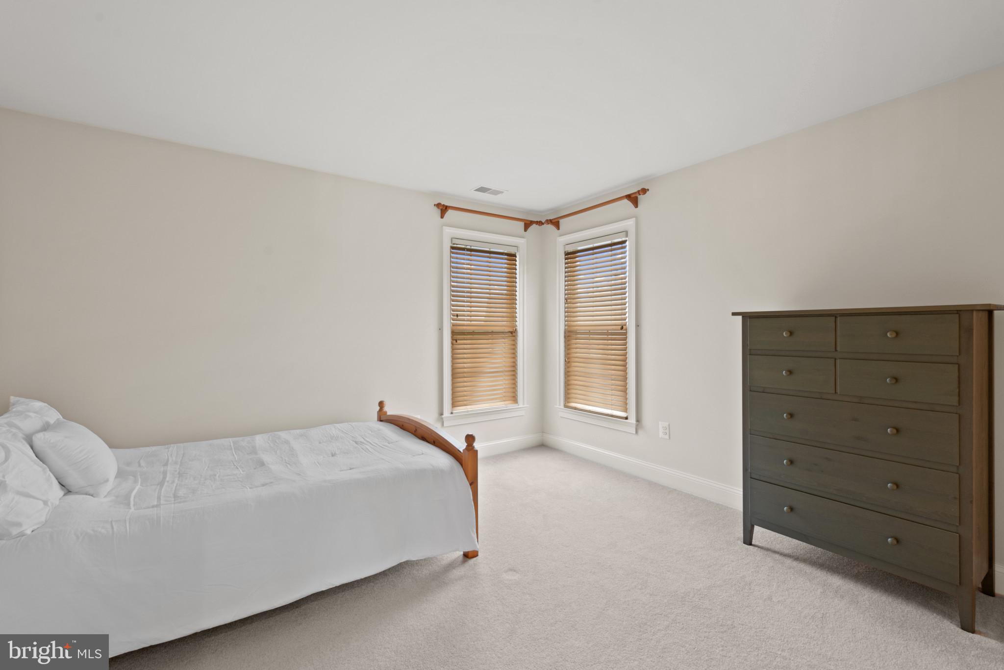 CARLEE MANOR - Residential