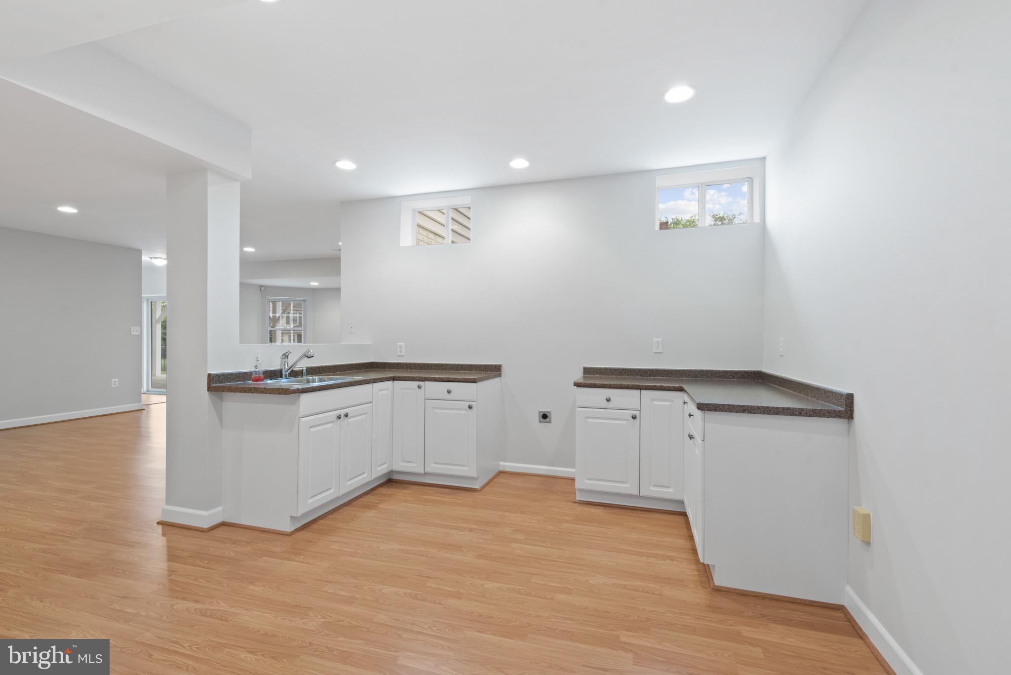 CARLEE MANOR - Residential