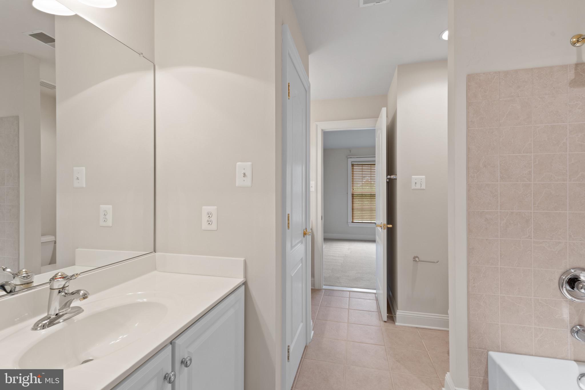 CARLEE MANOR - Residential