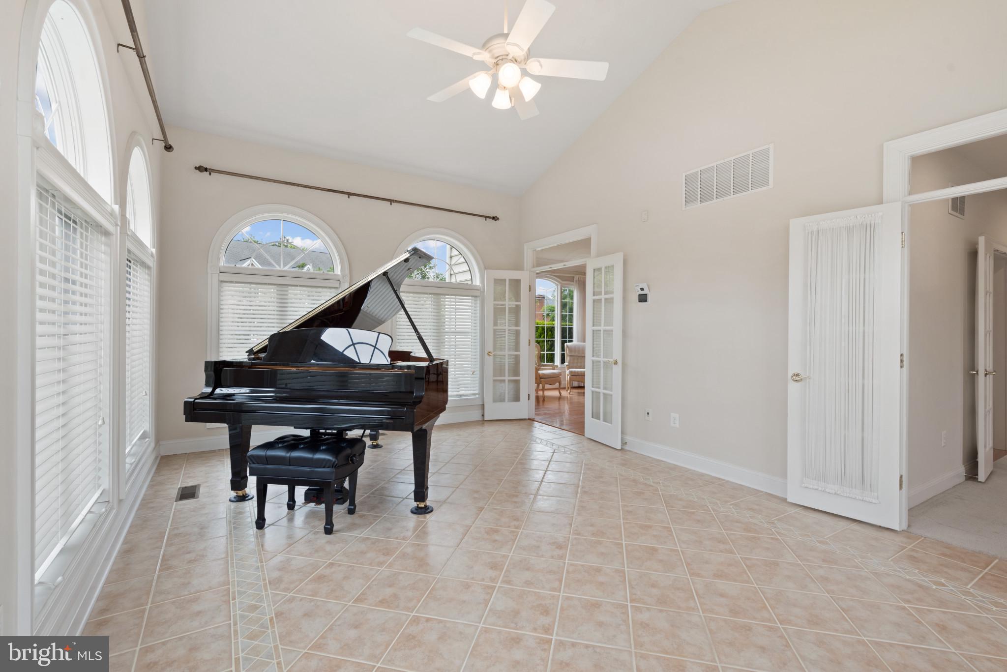 CARLEE MANOR - Residential