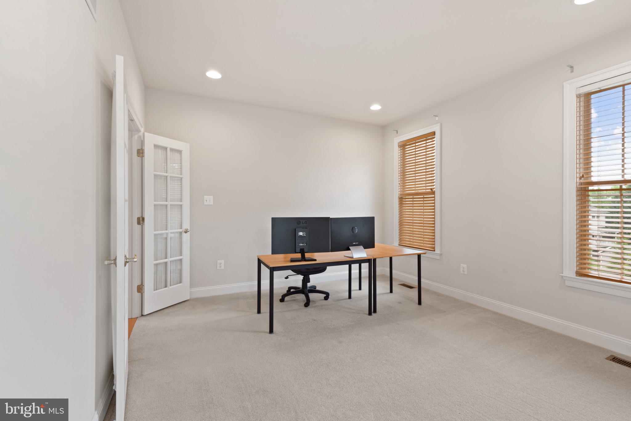 CARLEE MANOR - Residential