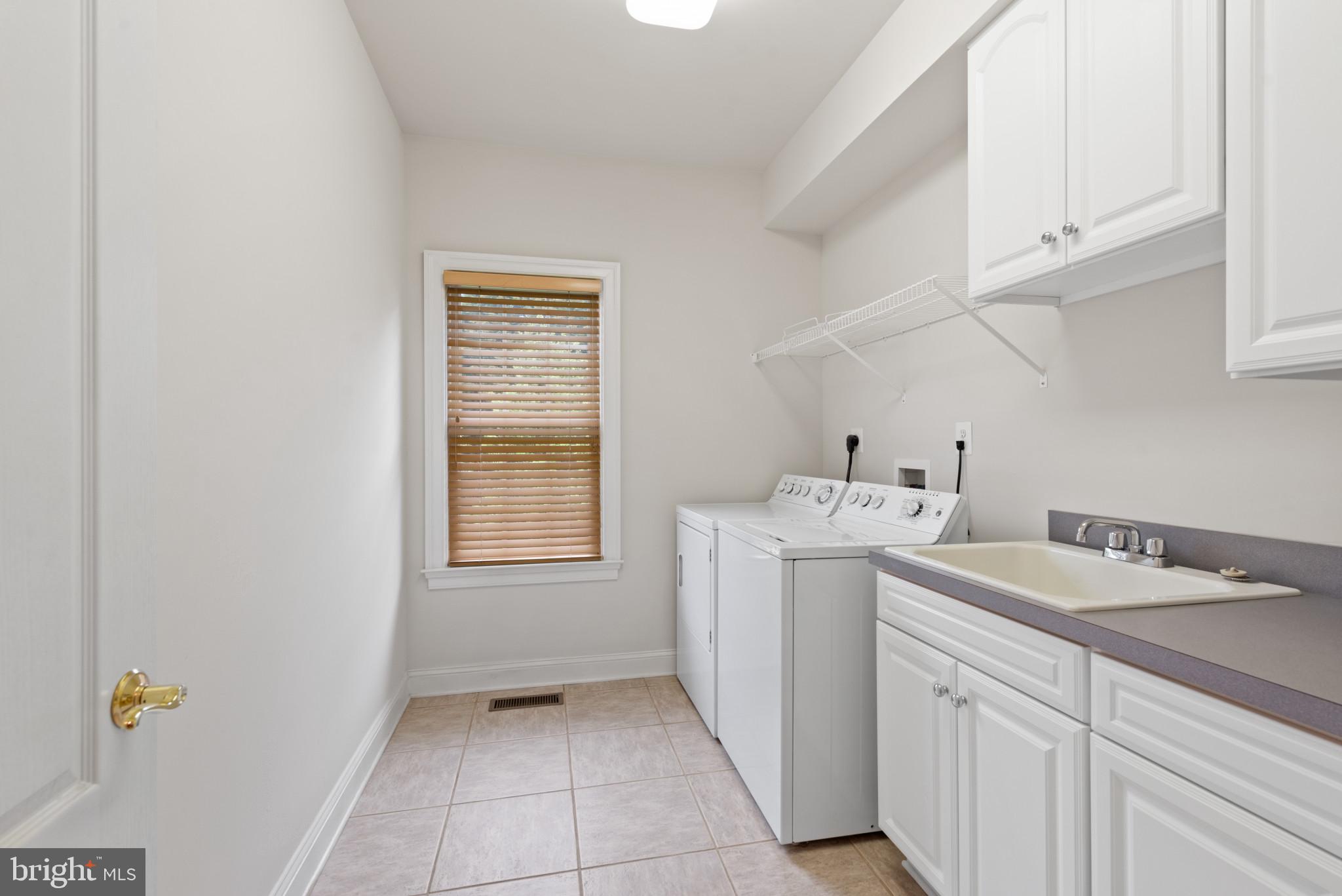 CARLEE MANOR - Residential