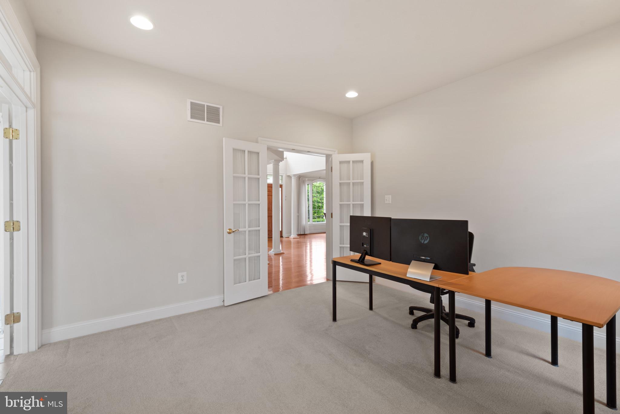 CARLEE MANOR - Residential