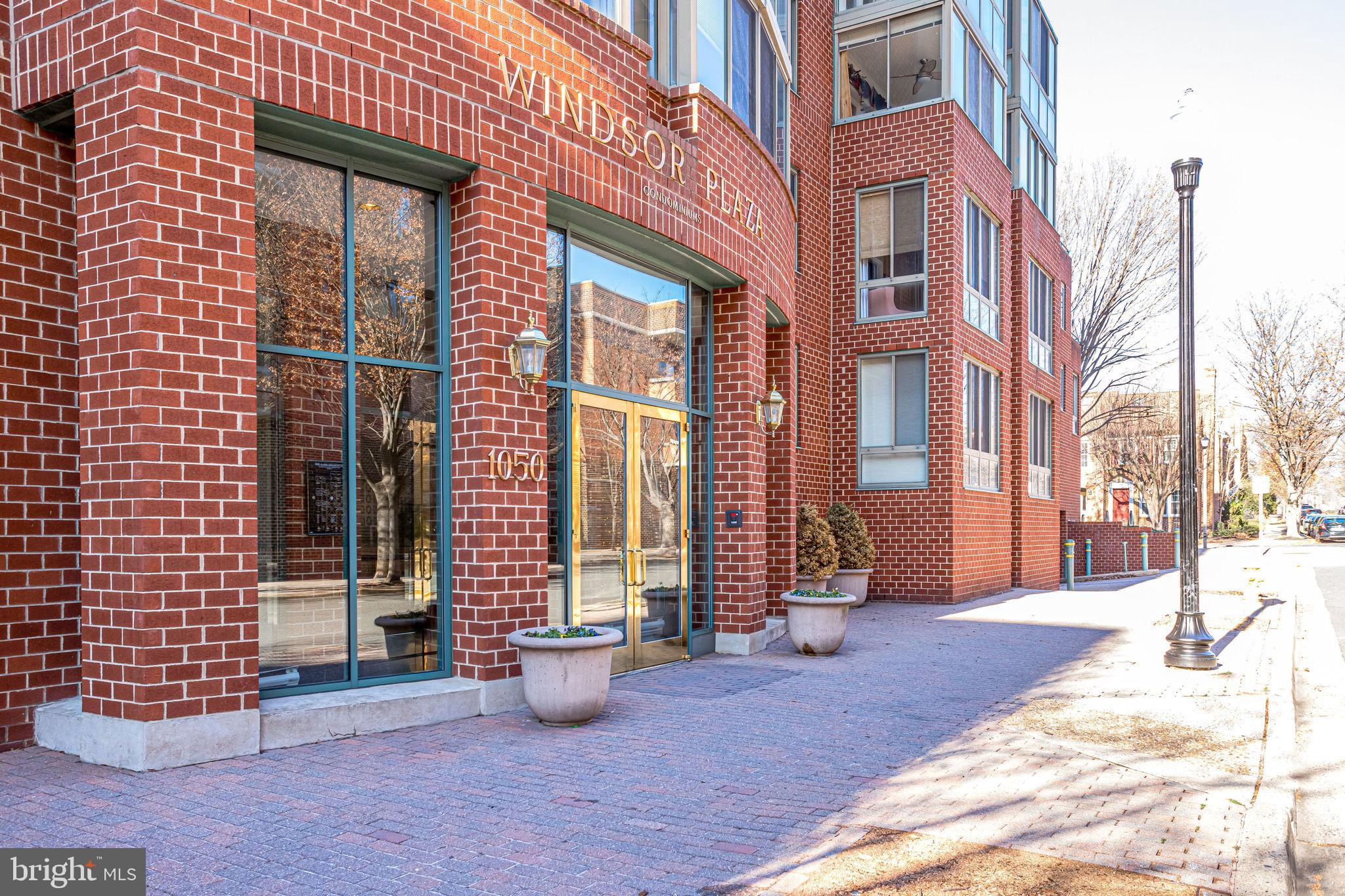 1050 N TAYLOR STREET 1-605