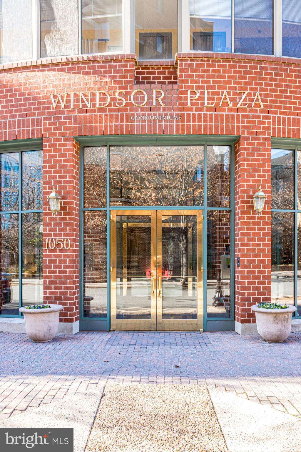 1050 N TAYLOR STREET 1-605