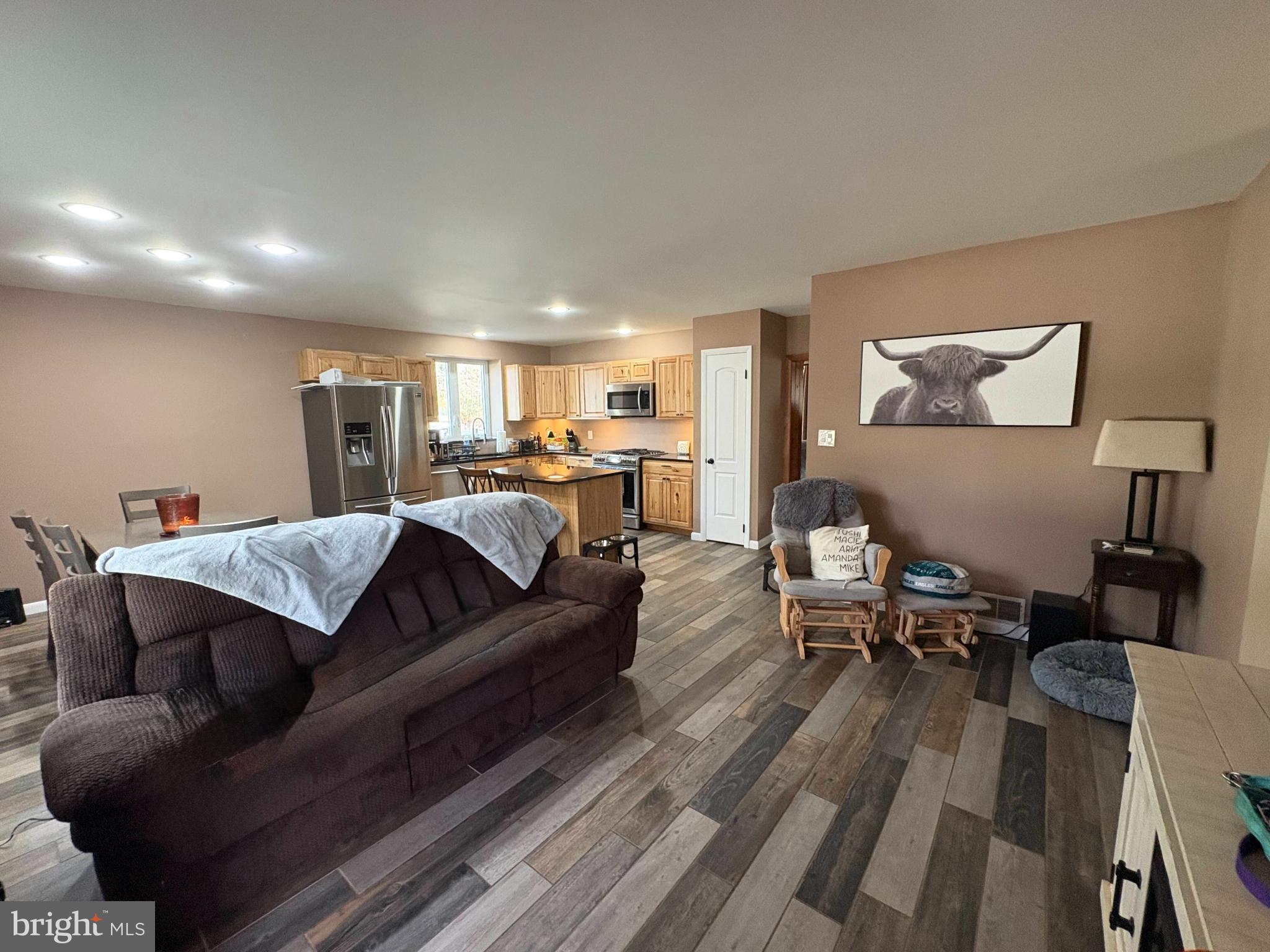 760 W CLAYTON AVENUE