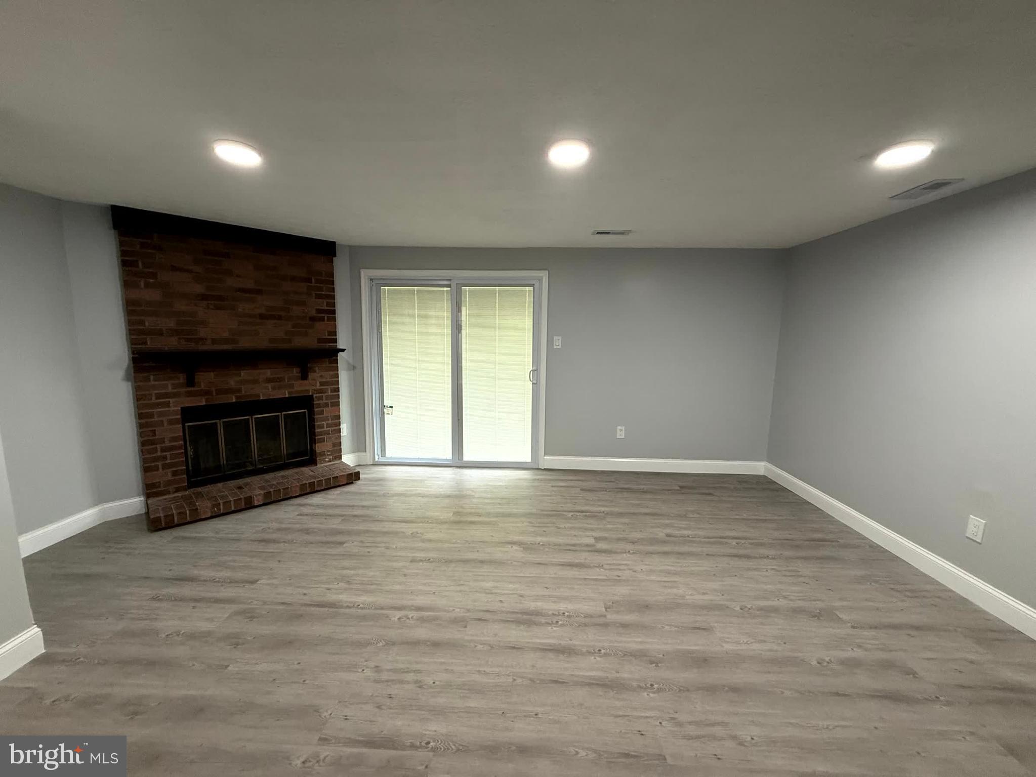 WOODBRIDGE CENTER - Residential