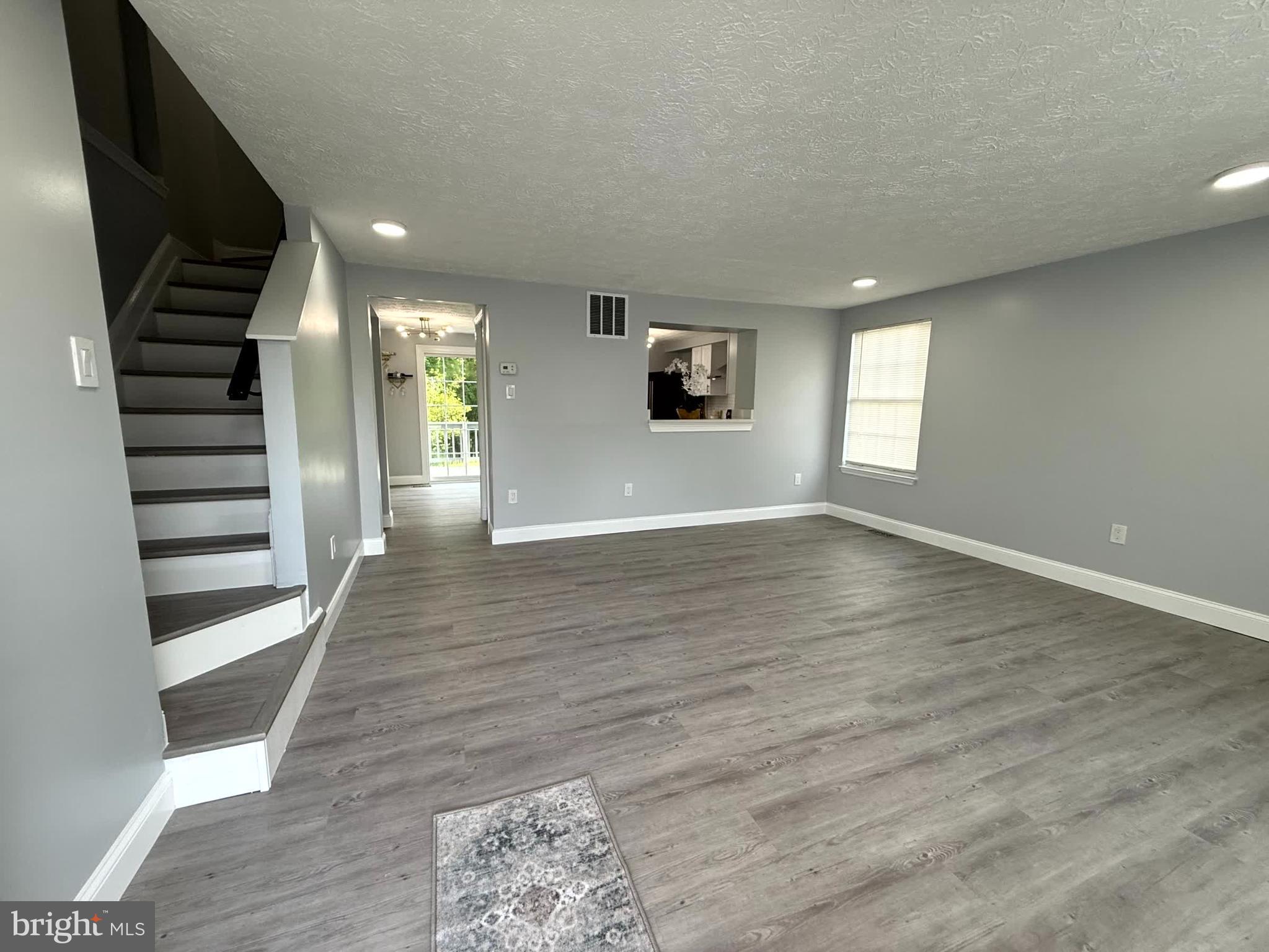 WOODBRIDGE CENTER - Residential