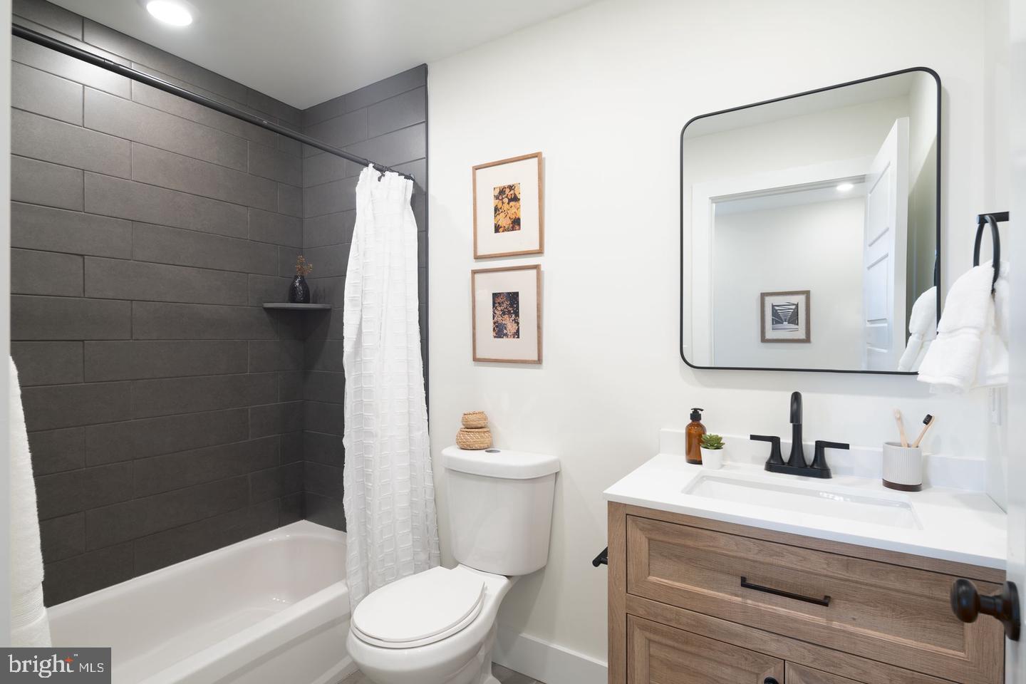 ROXBOROUGH - Residential Lease