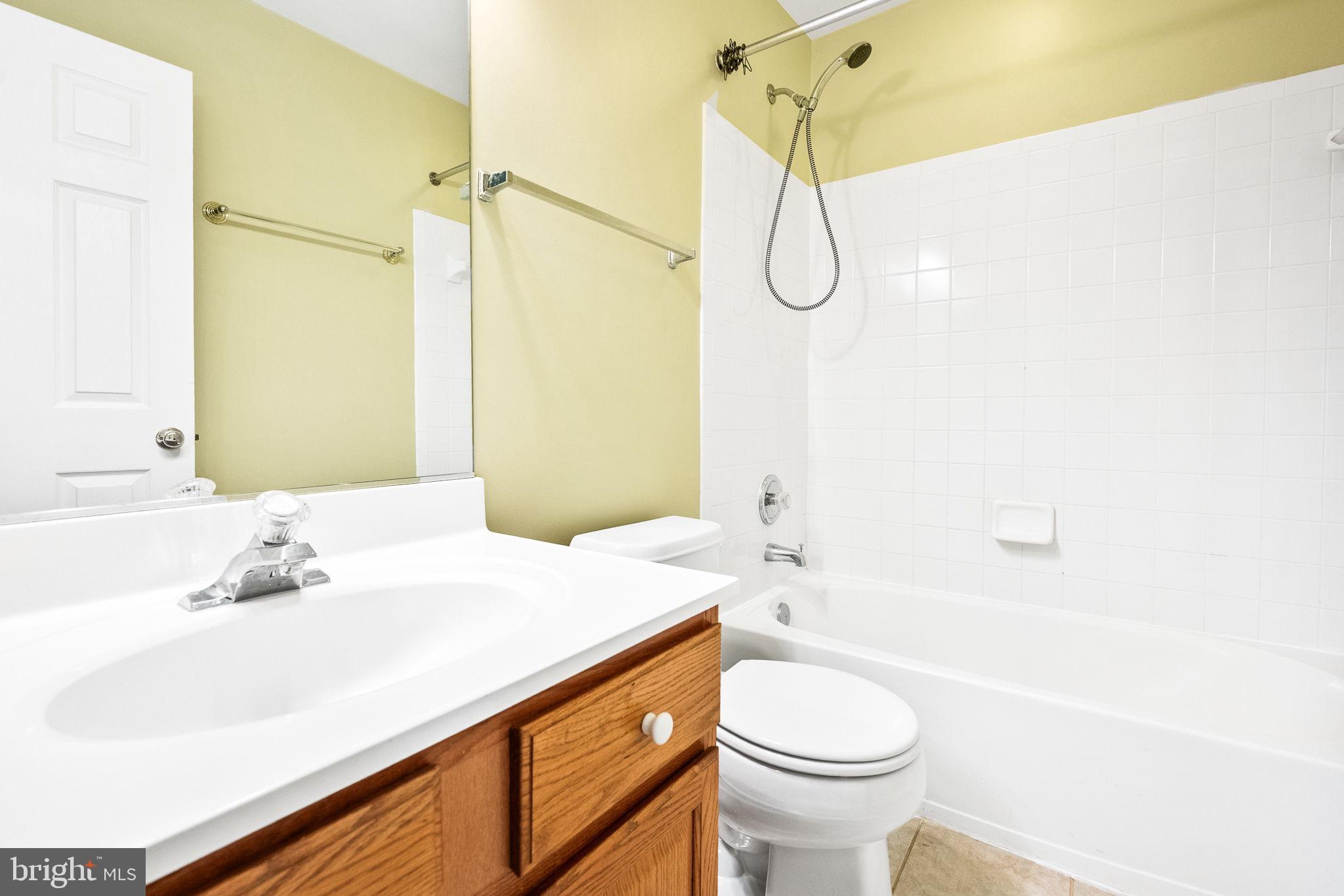 ASHBURN VILLAGE - Residential Lease