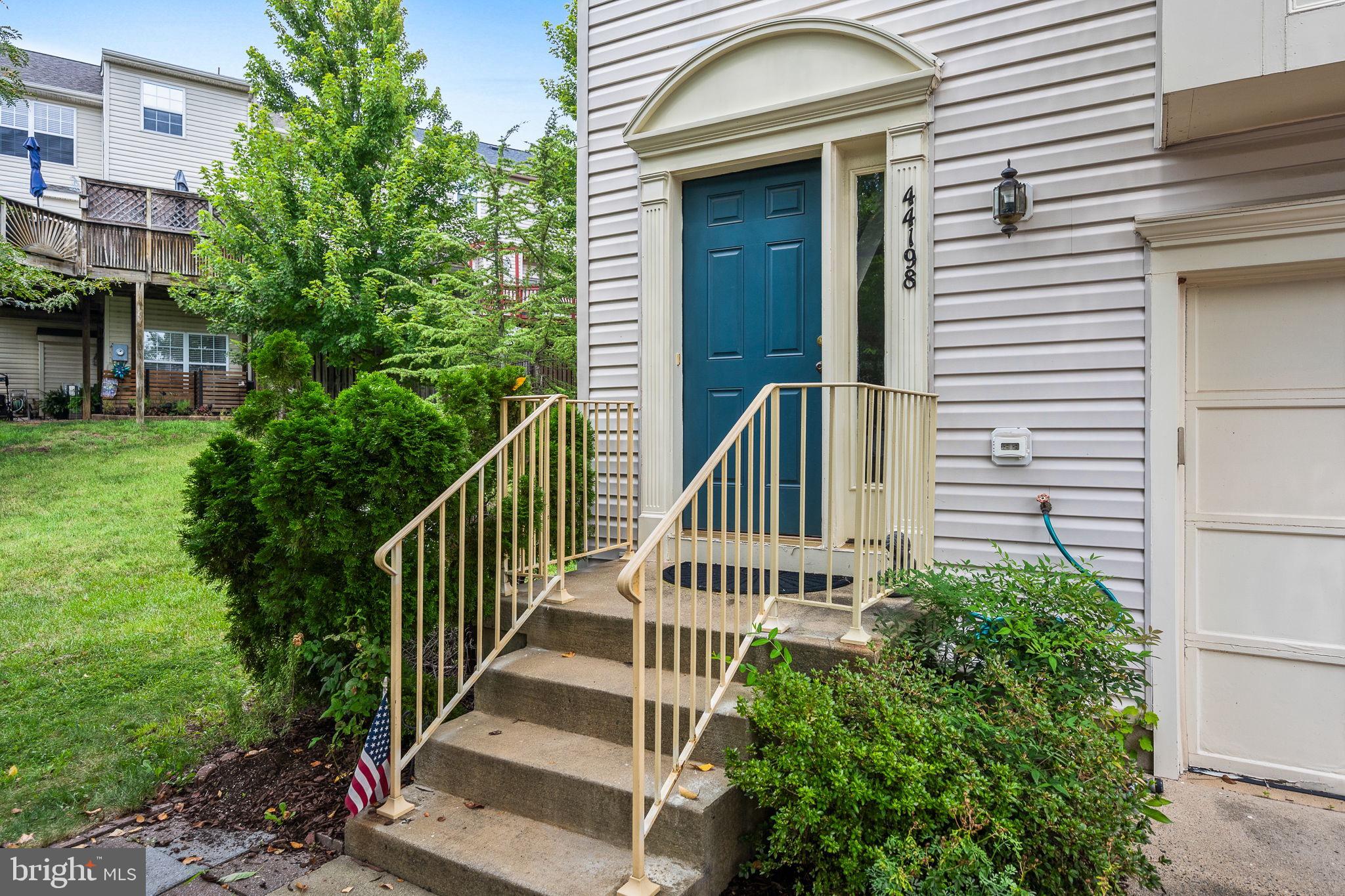 ASHBURN VILLAGE - Residential Lease