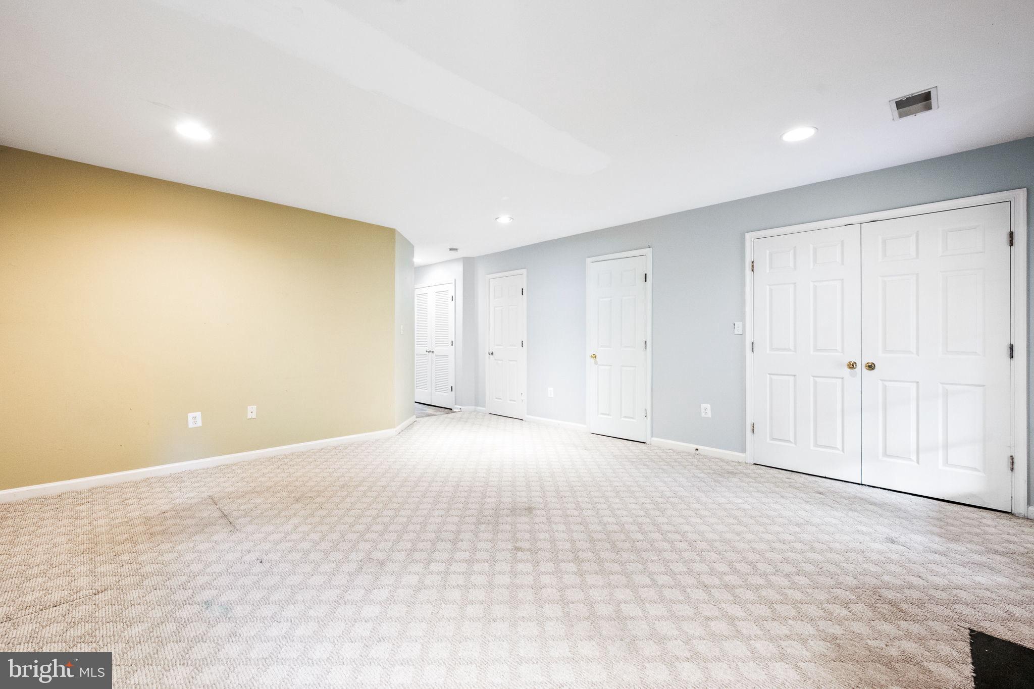 ASHBURN VILLAGE - Residential Lease