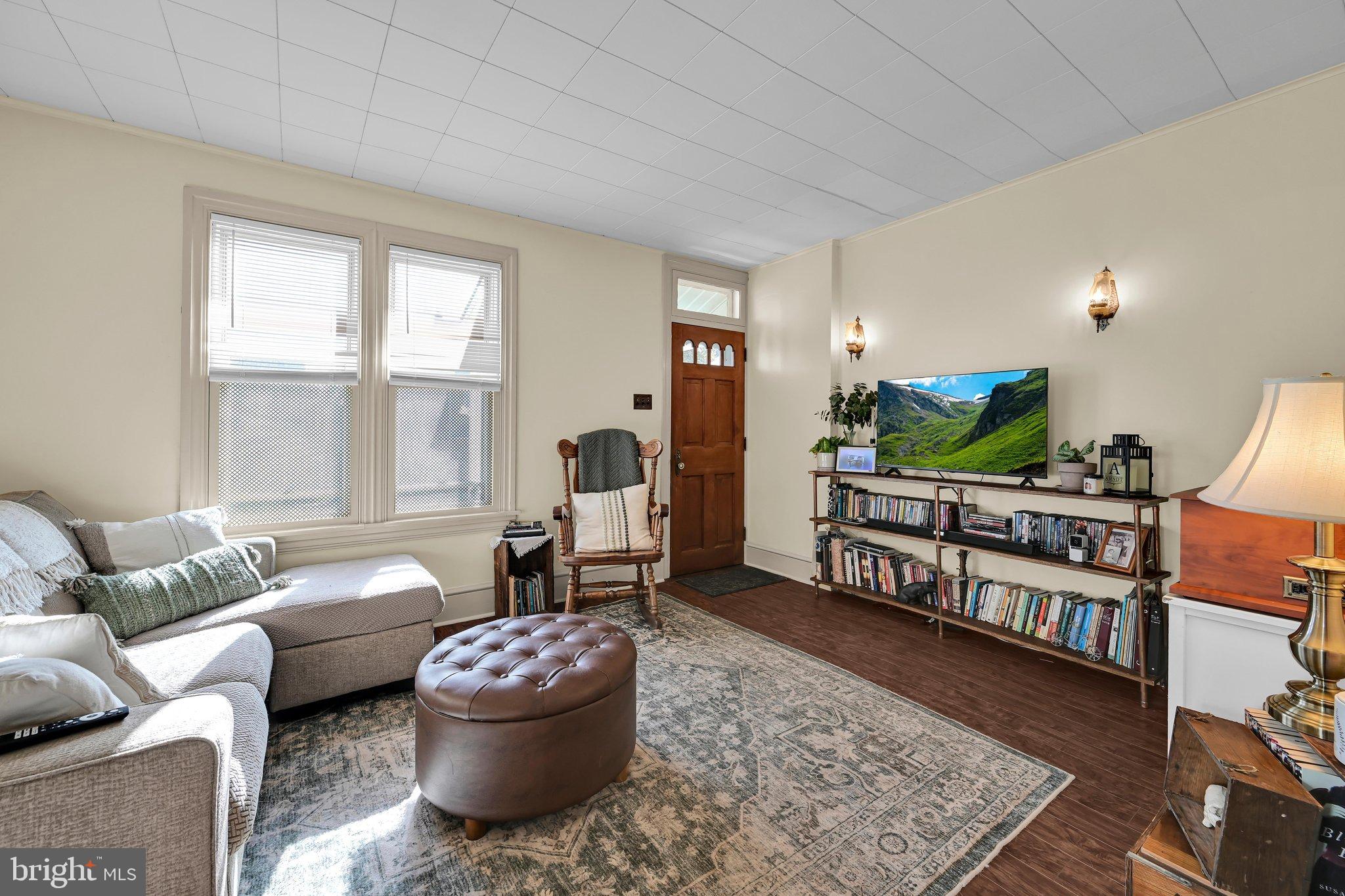 39 E 4TH STREET