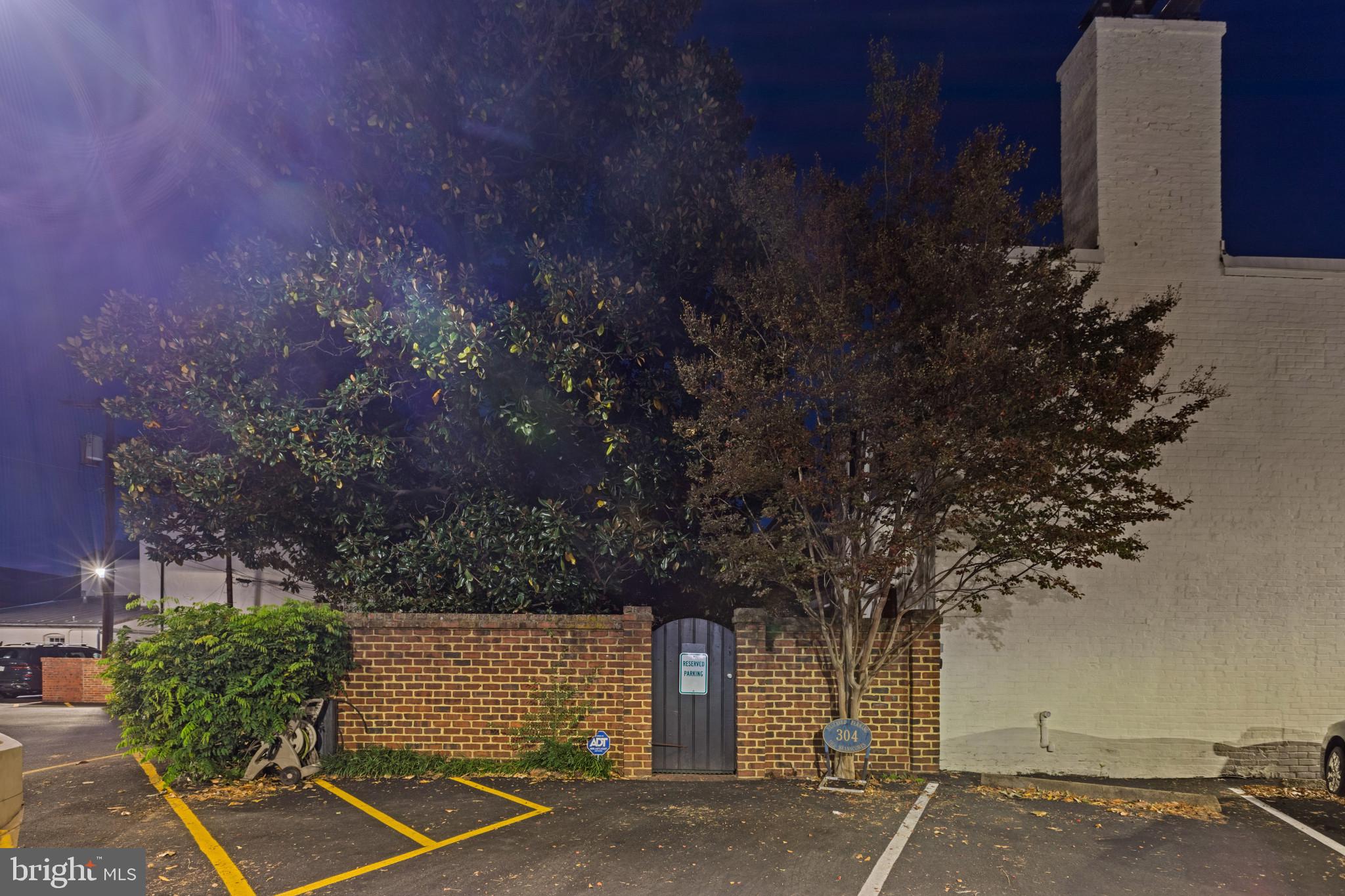 OLD TOWN ALEXANDRIA - Residential