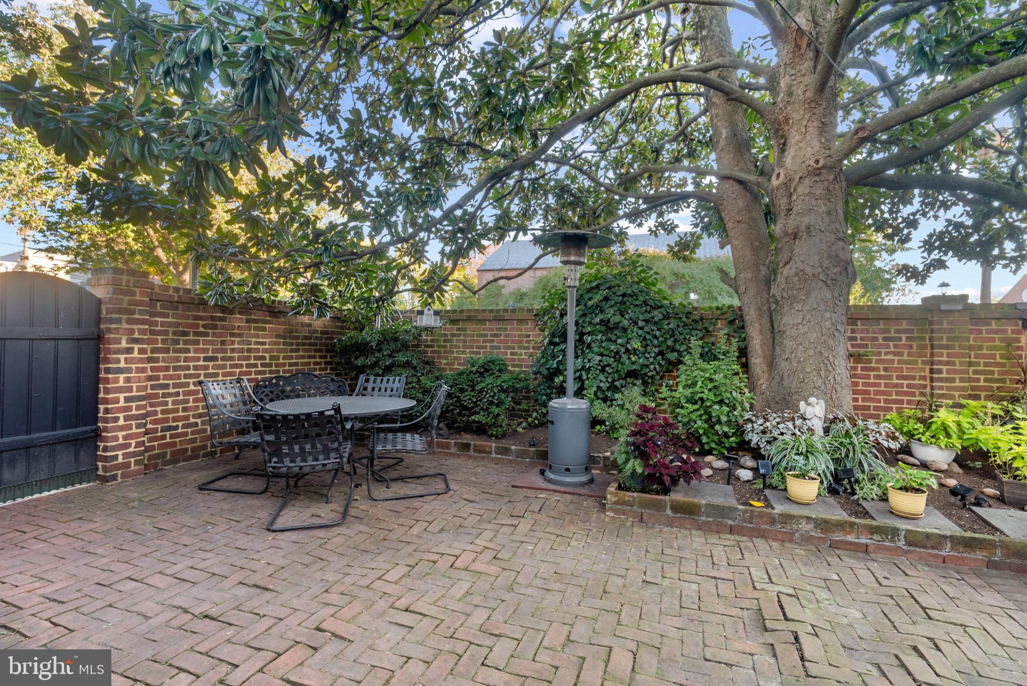 OLD TOWN ALEXANDRIA - Residential