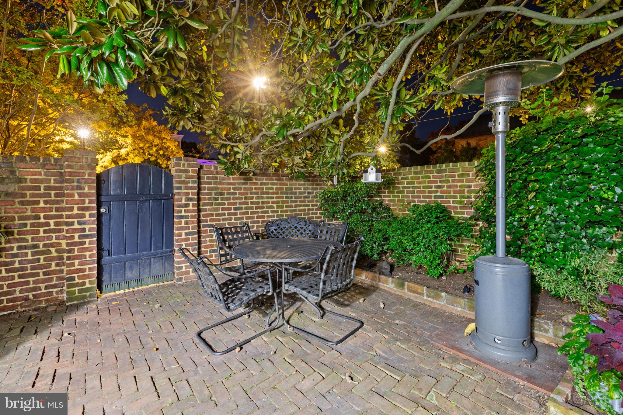 OLD TOWN ALEXANDRIA - Residential