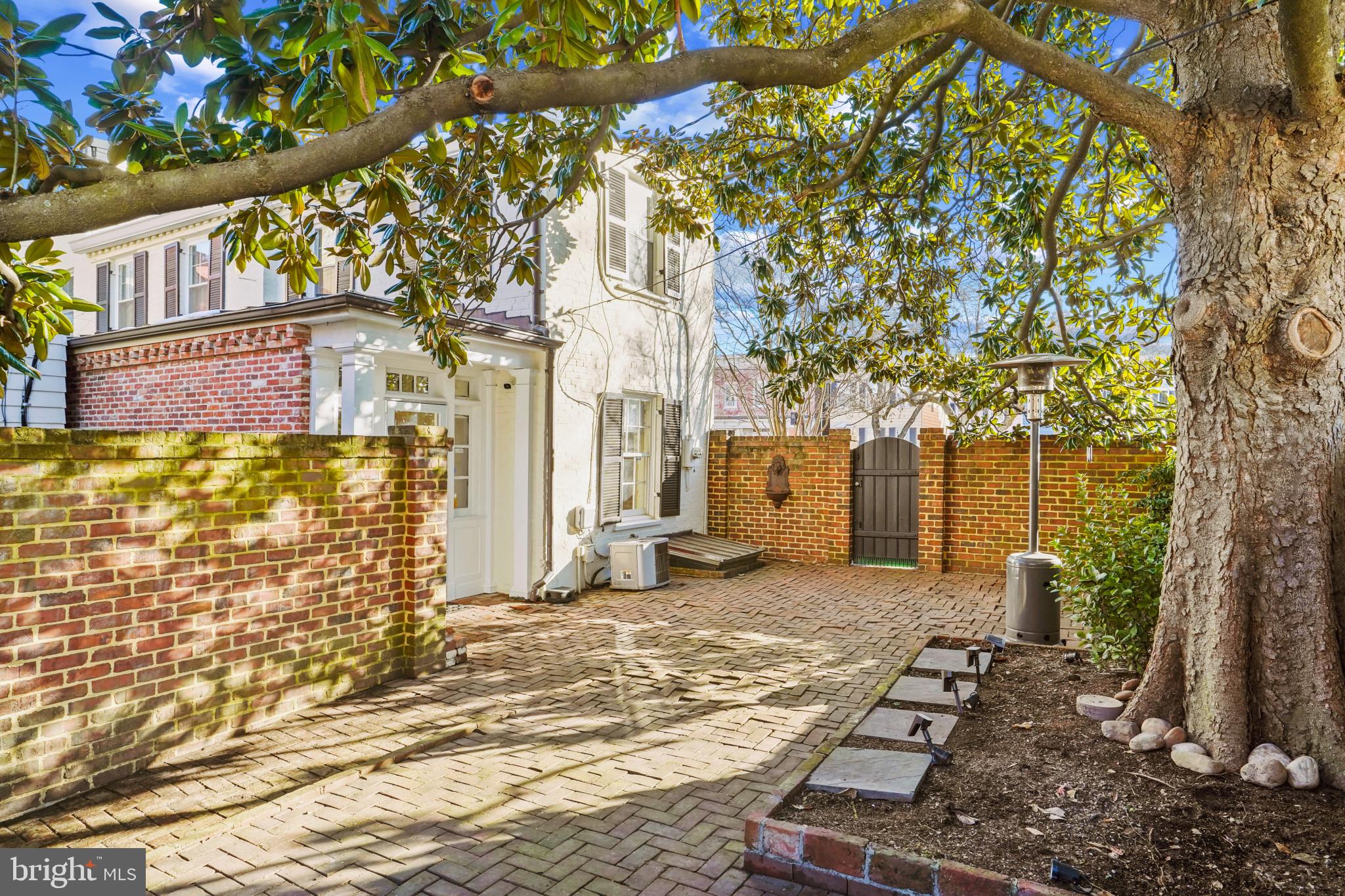 OLD TOWN ALEXANDRIA - Residential