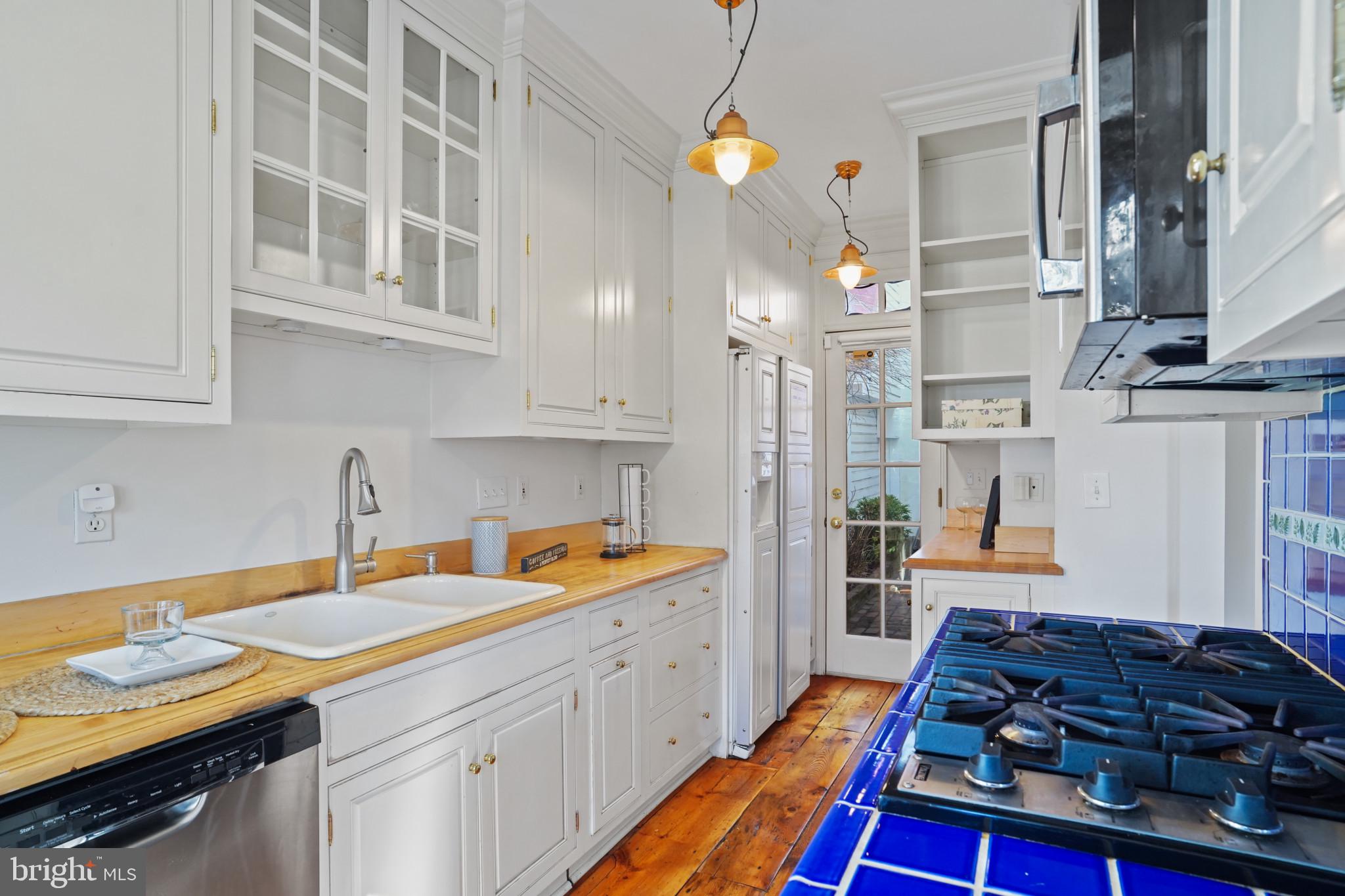 OLD TOWN ALEXANDRIA - Residential