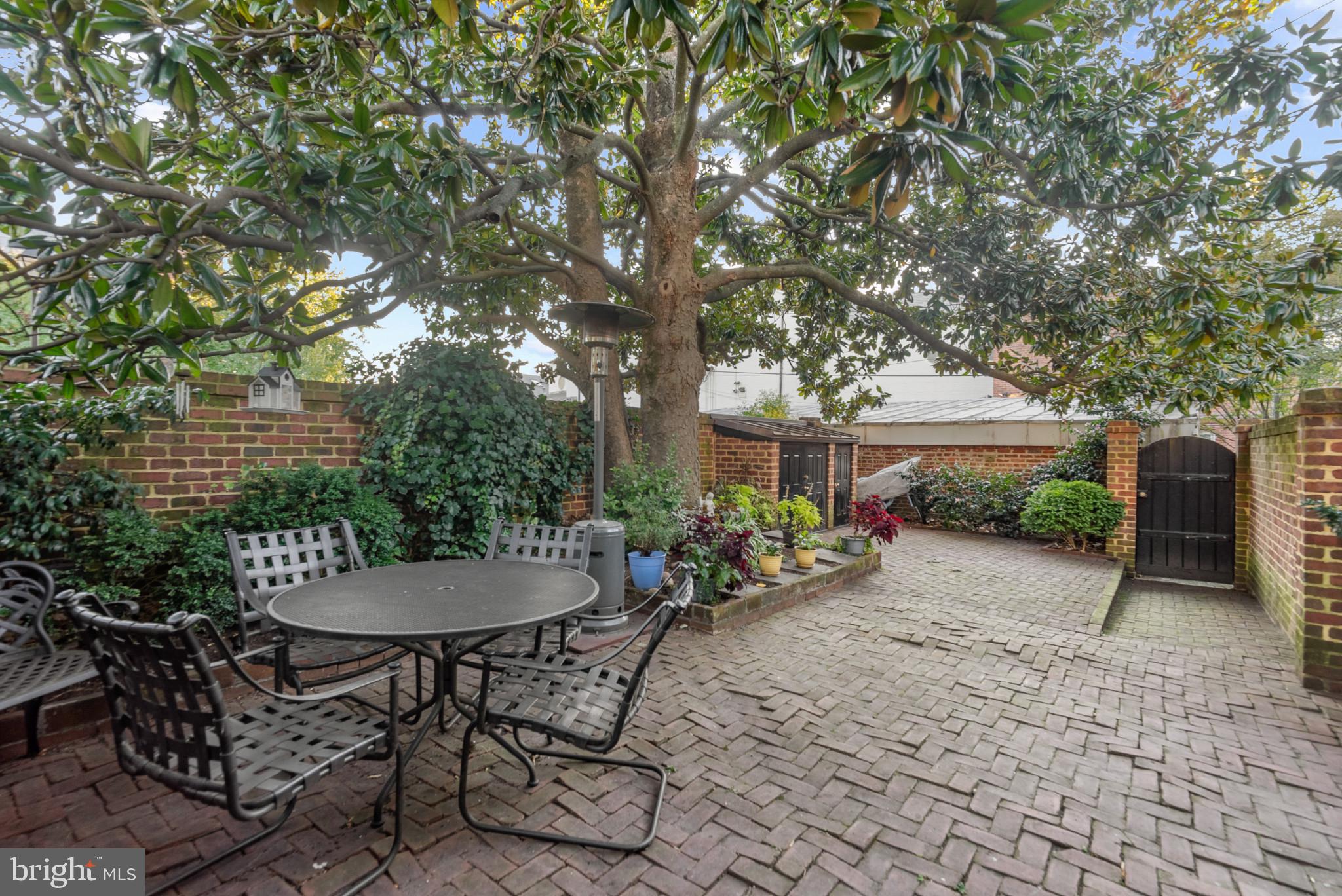 OLD TOWN ALEXANDRIA - Residential