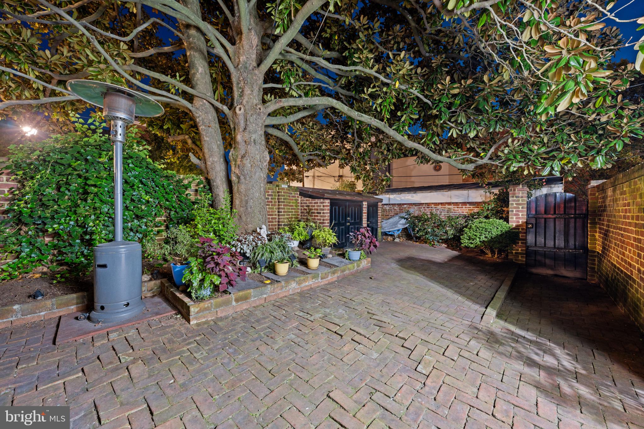 OLD TOWN ALEXANDRIA - Residential