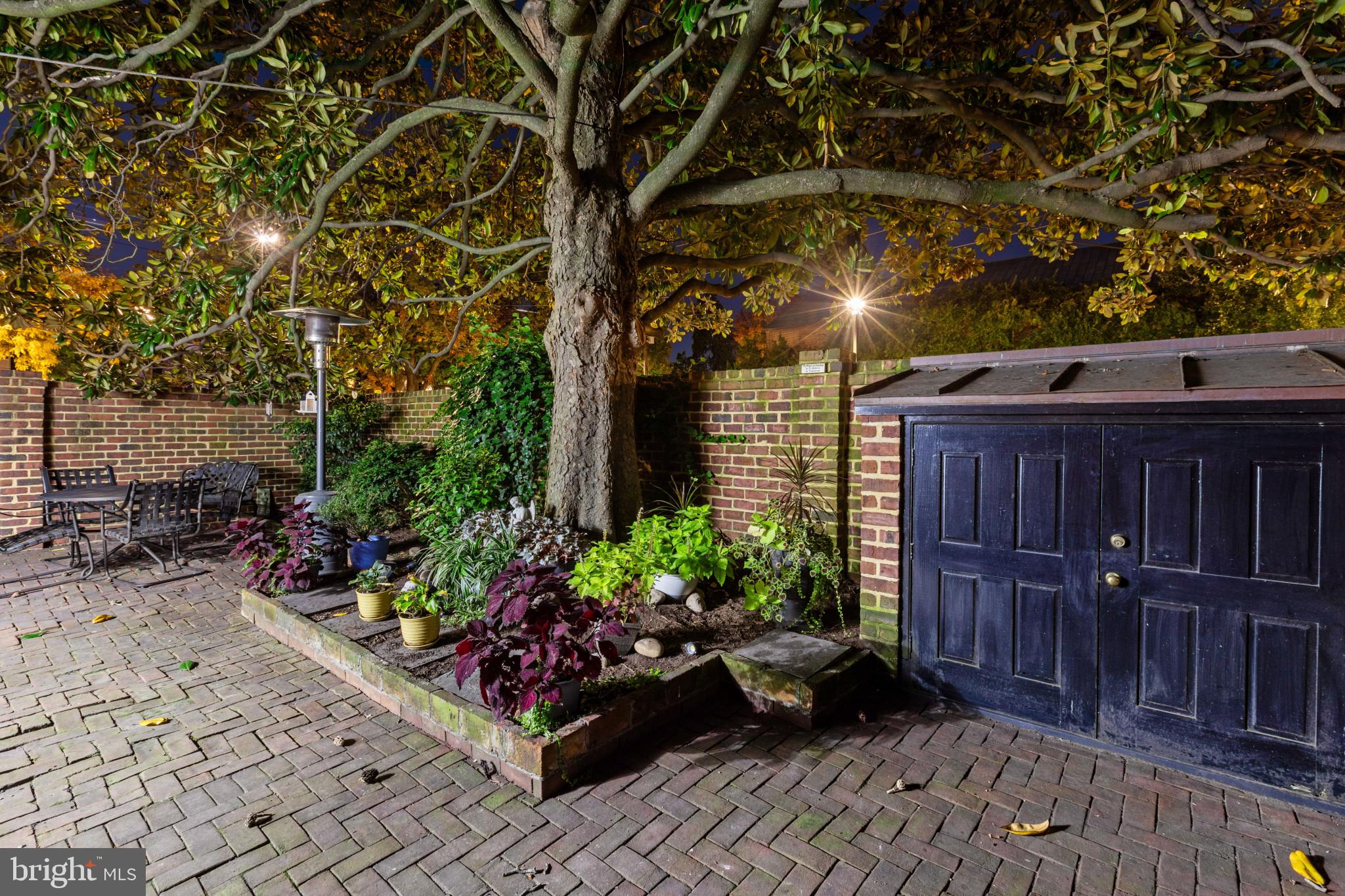 OLD TOWN ALEXANDRIA - Residential