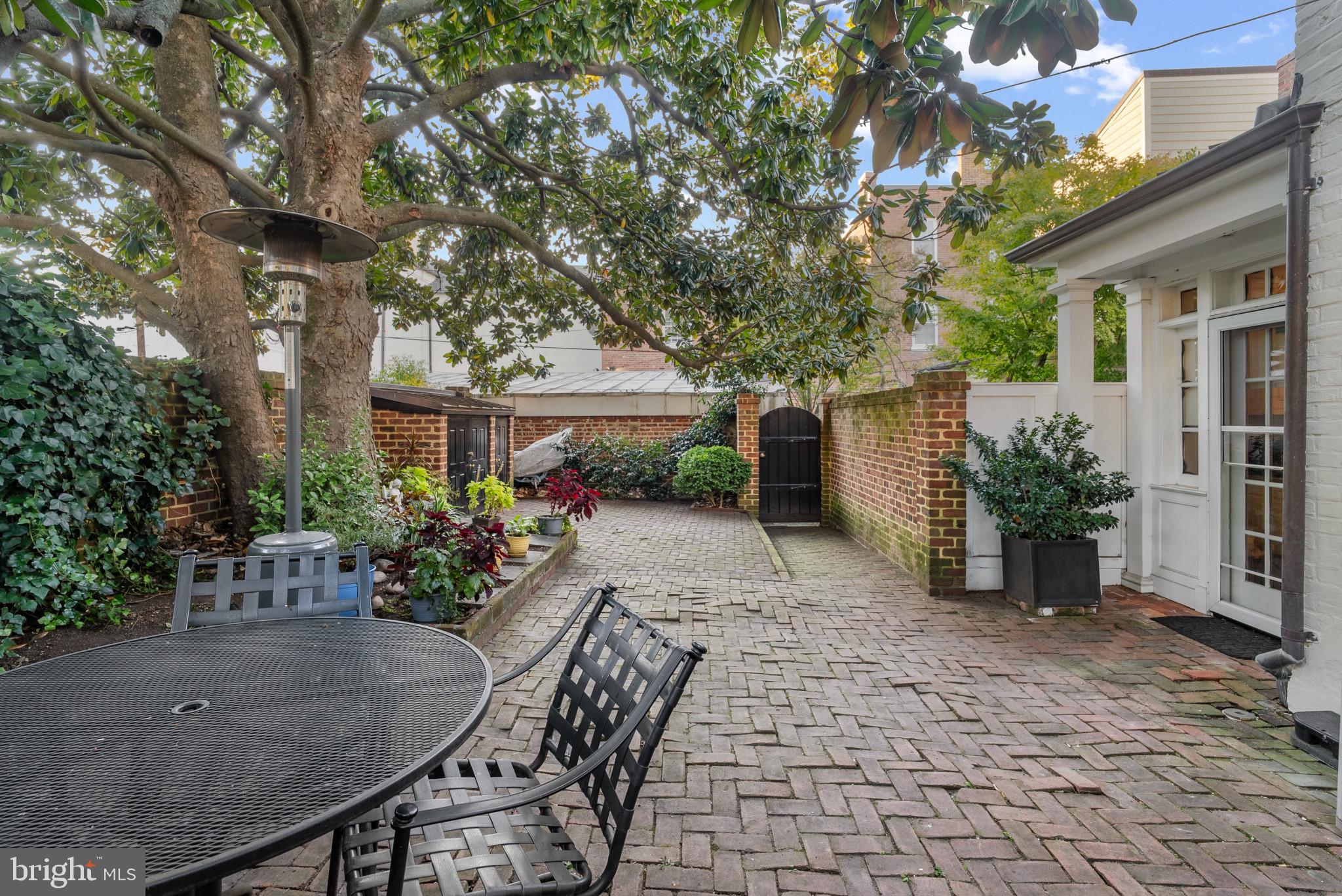 OLD TOWN ALEXANDRIA - Residential