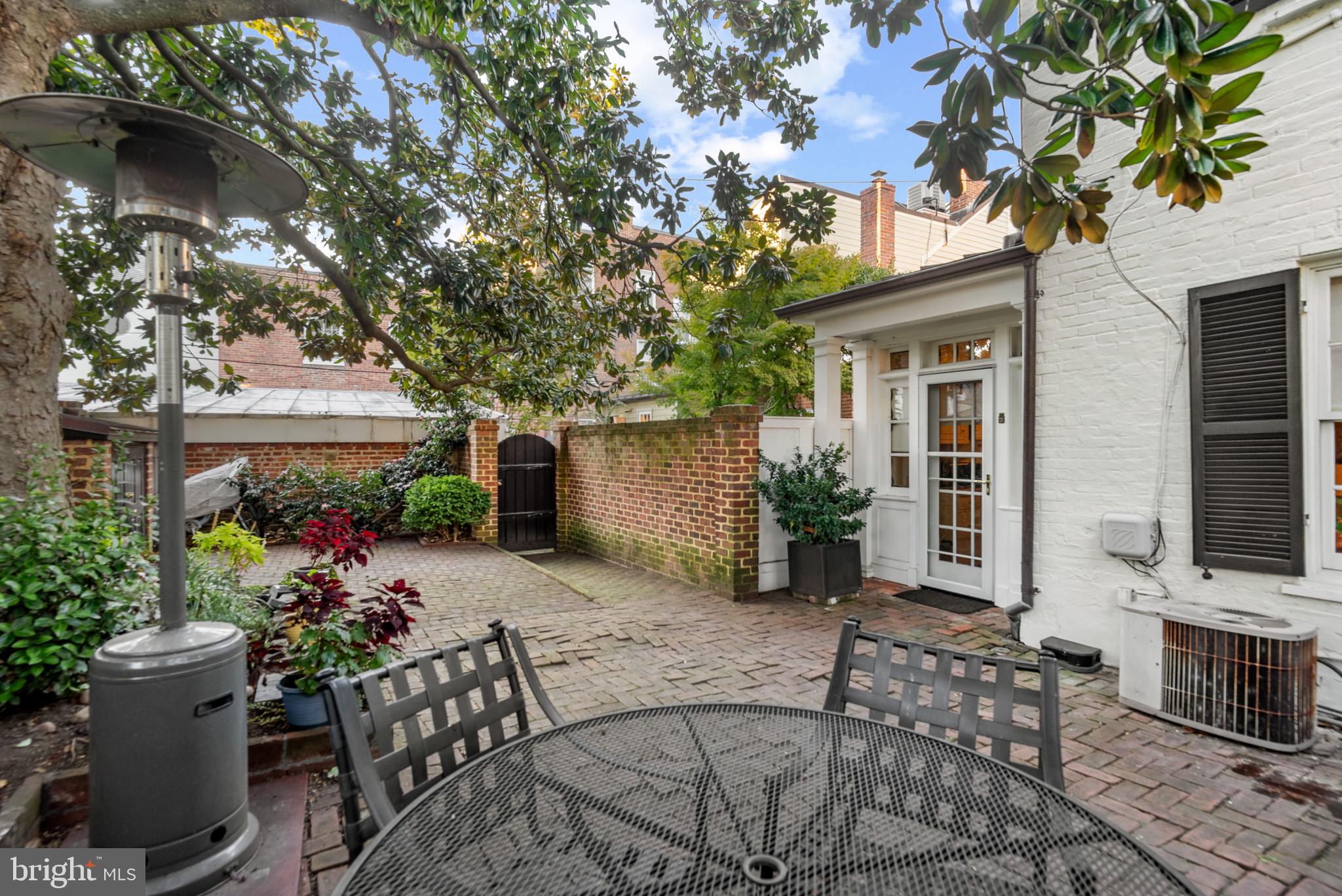 OLD TOWN ALEXANDRIA - Residential