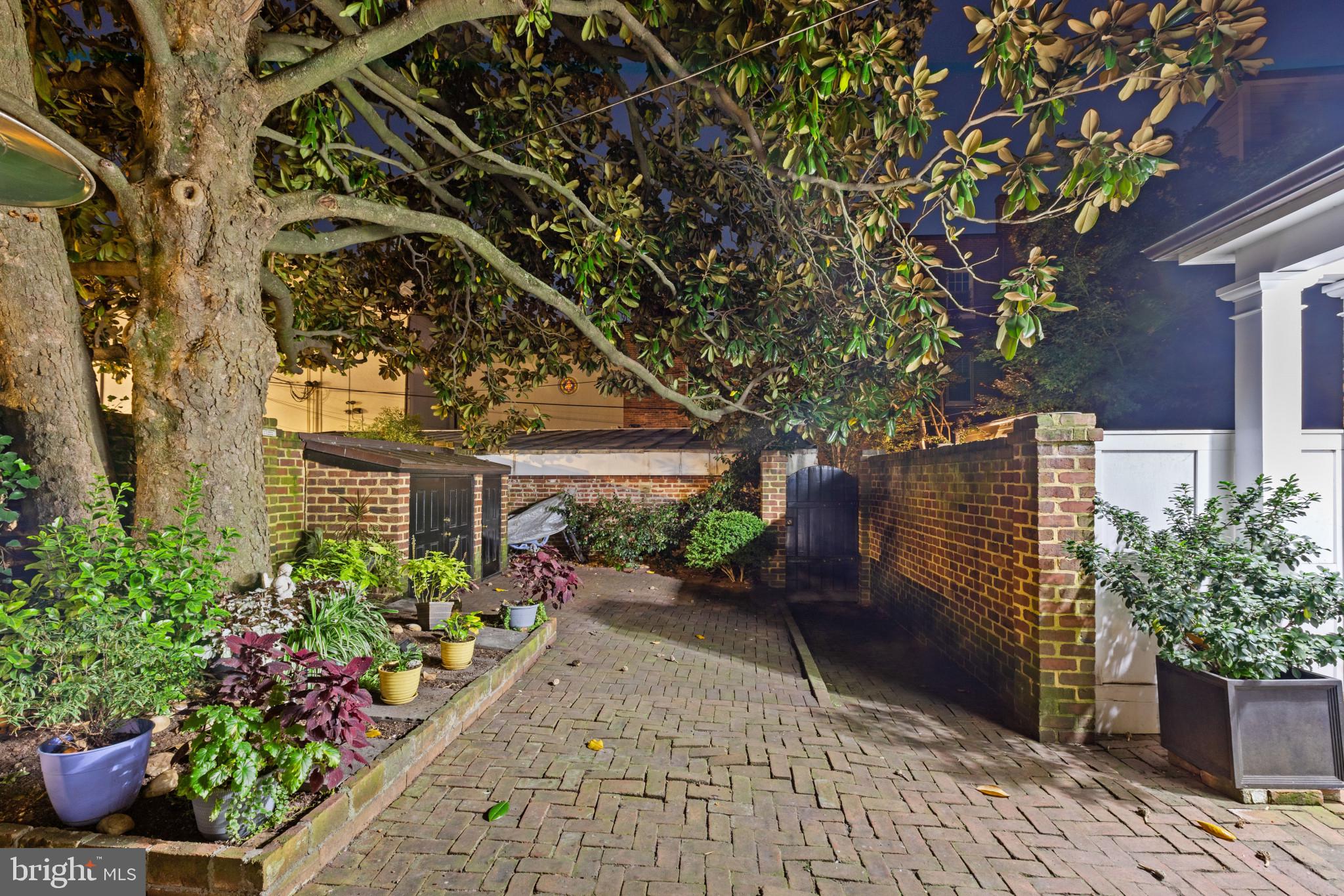 OLD TOWN ALEXANDRIA - Residential