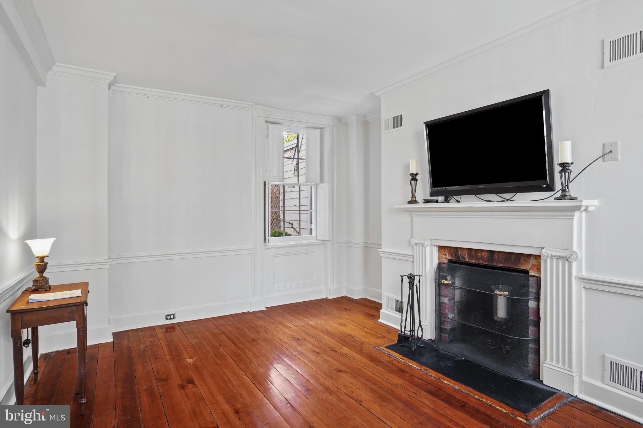 OLD TOWN ALEXANDRIA - Residential