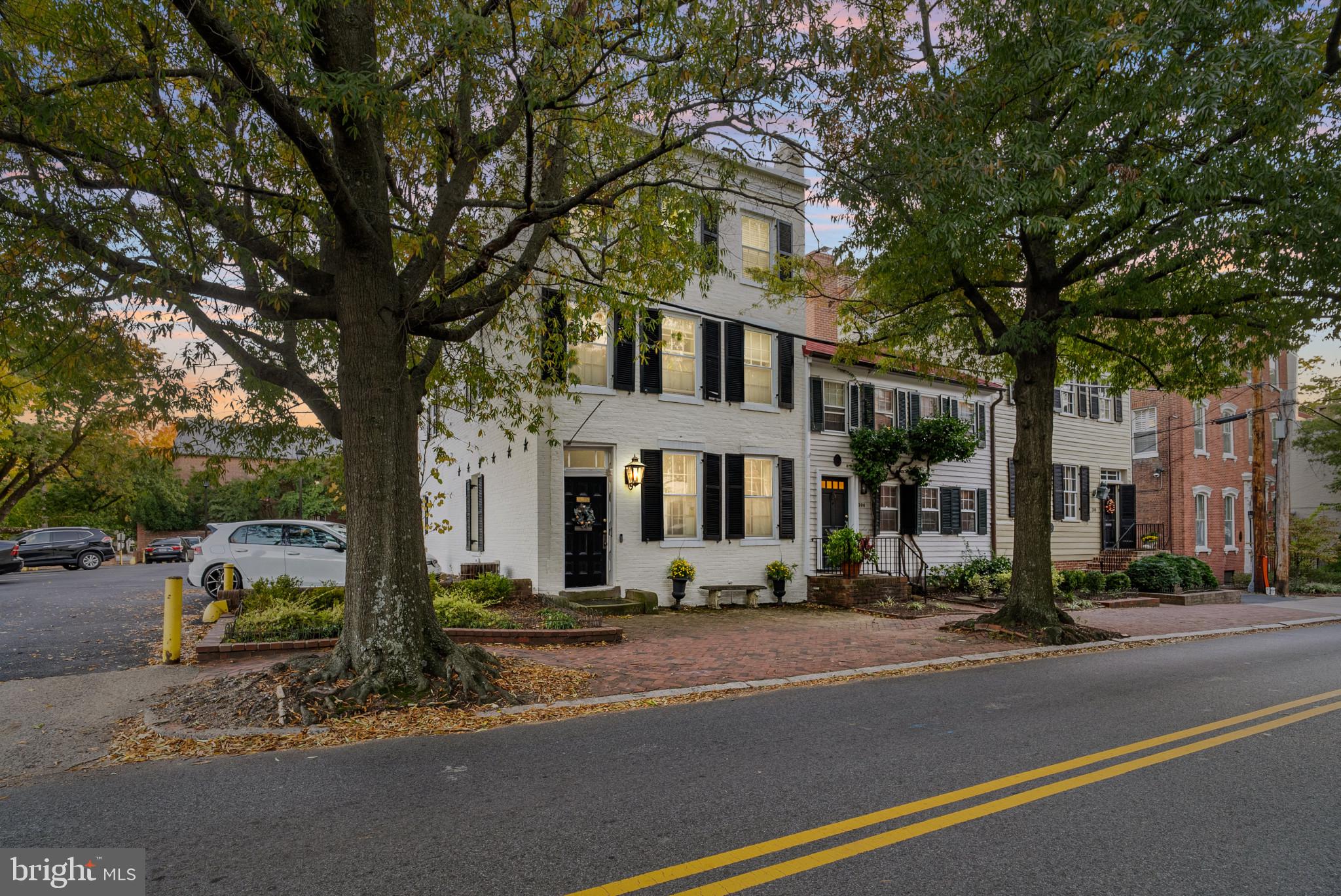 OLD TOWN ALEXANDRIA - Residential