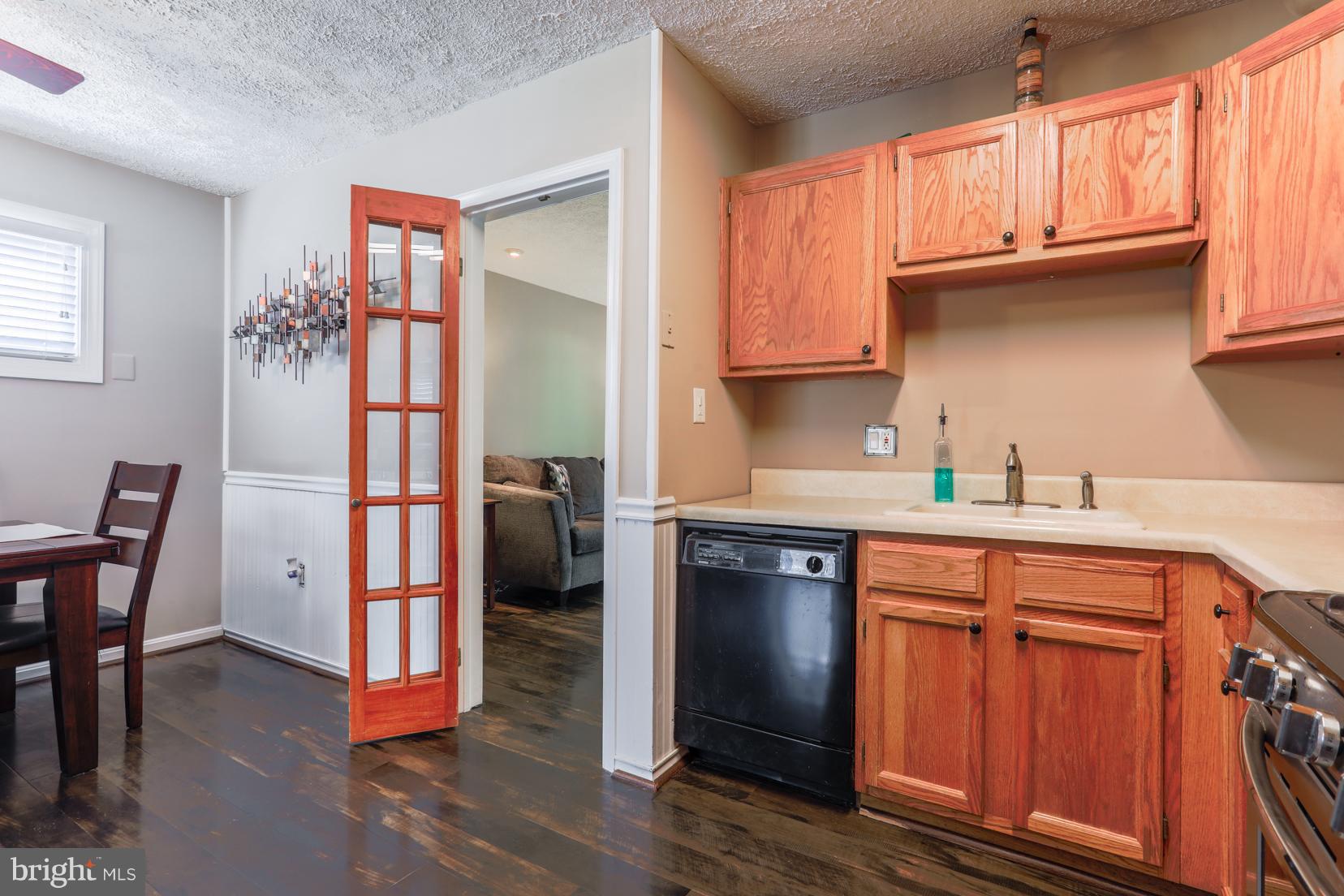 COUNTRY CLUB ESTATES - Residential