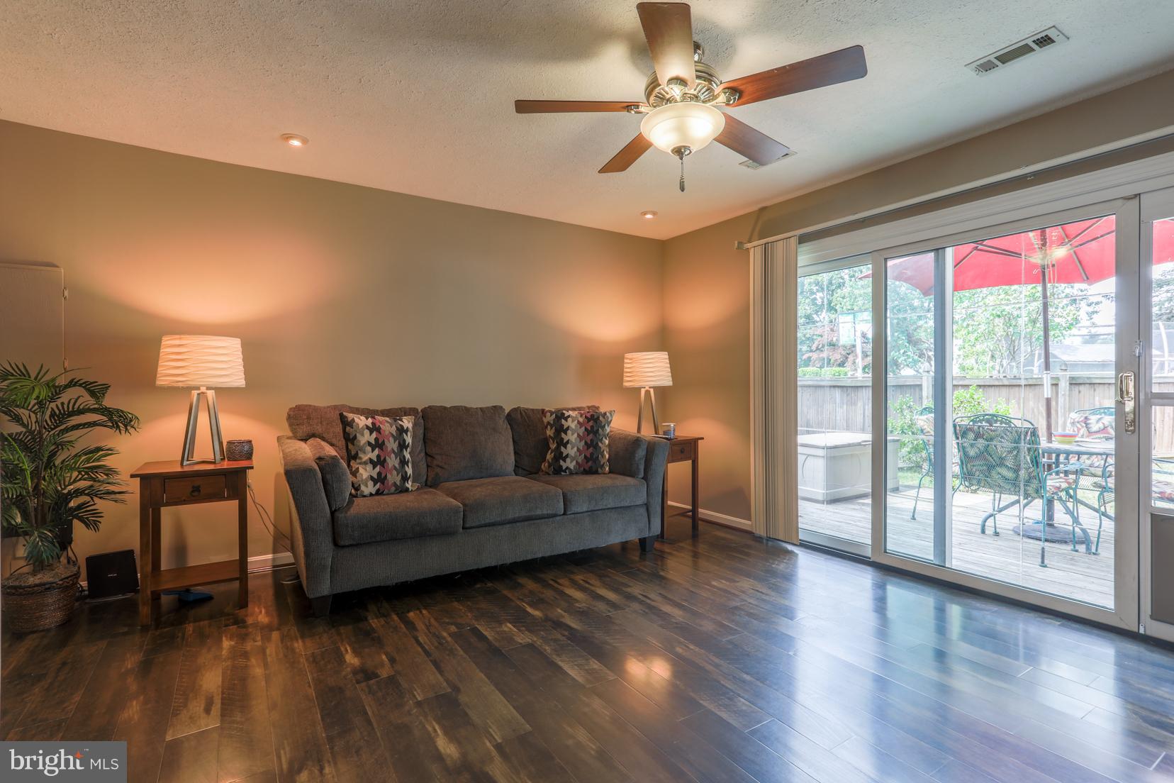 COUNTRY CLUB ESTATES - Residential