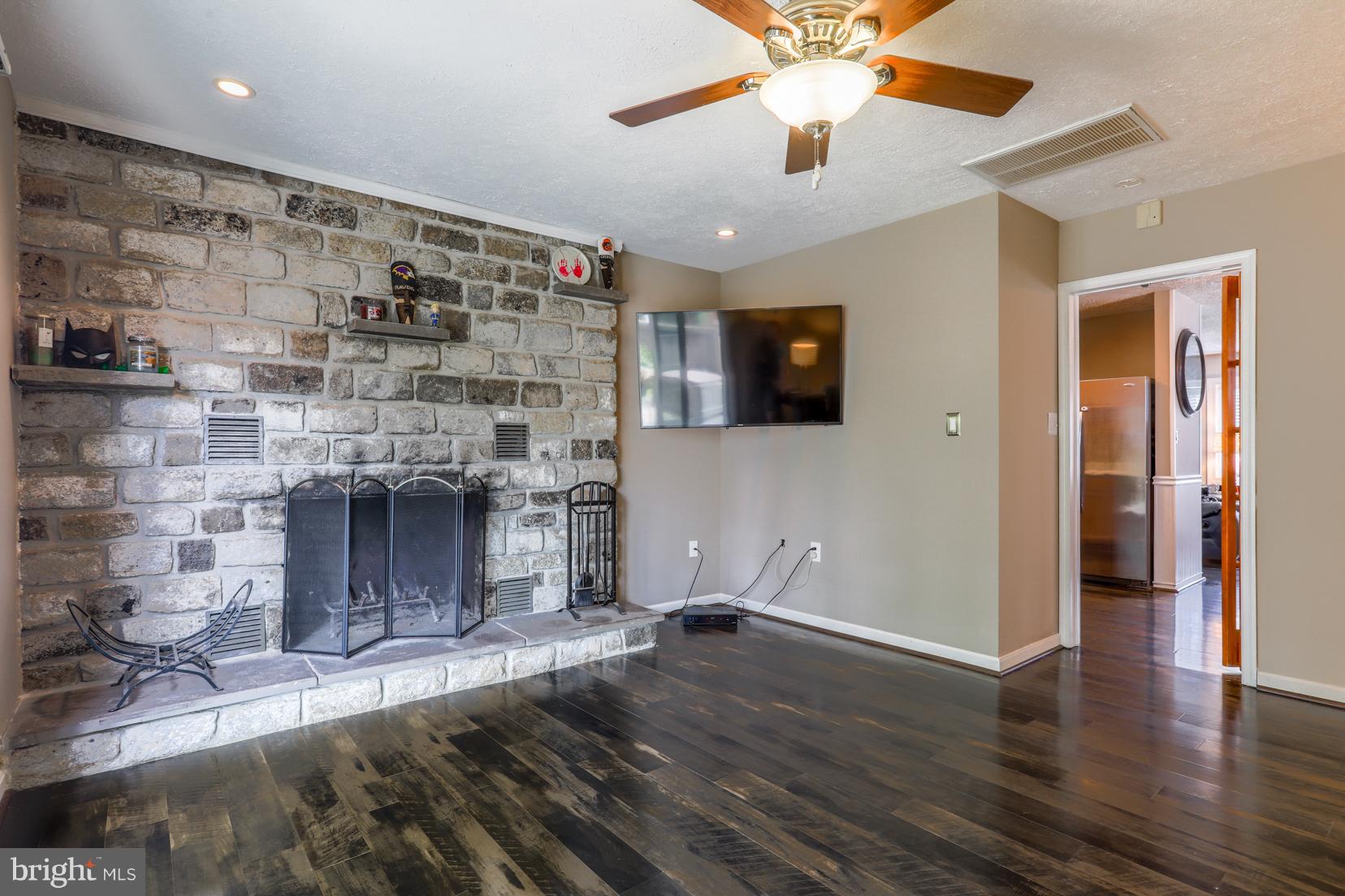 COUNTRY CLUB ESTATES - Residential