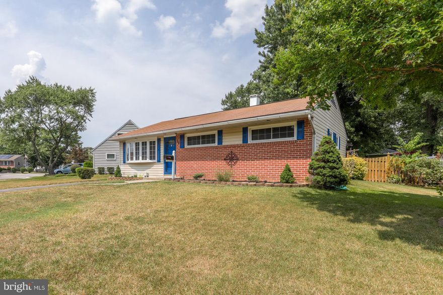 GORGEOUS UPDATED RANCHER OFFERING FAMILY RM ADDITION WITH STONE FIREPLACE AND SLIDER TO DECK & LARGE FENCED YARD. NEW ARMSTRONG 5 INCH PLANK LAMINATE FLOORING THRUOUT LIV RM, DINING RM & KITCHEN. SEPARATE LIV RM W/ BAY WINDOW, SEPARATE DIN AREA, UPDATED KITCHEN HAS STAINLESS APPLIANCES. THREE BEDROOMS. DON'T MISS THIS ONE! PERFECT FOR THE BUYER WHO WANTS TO MOVE RIGHT IN AT AN AFFORDABLE PRICE!