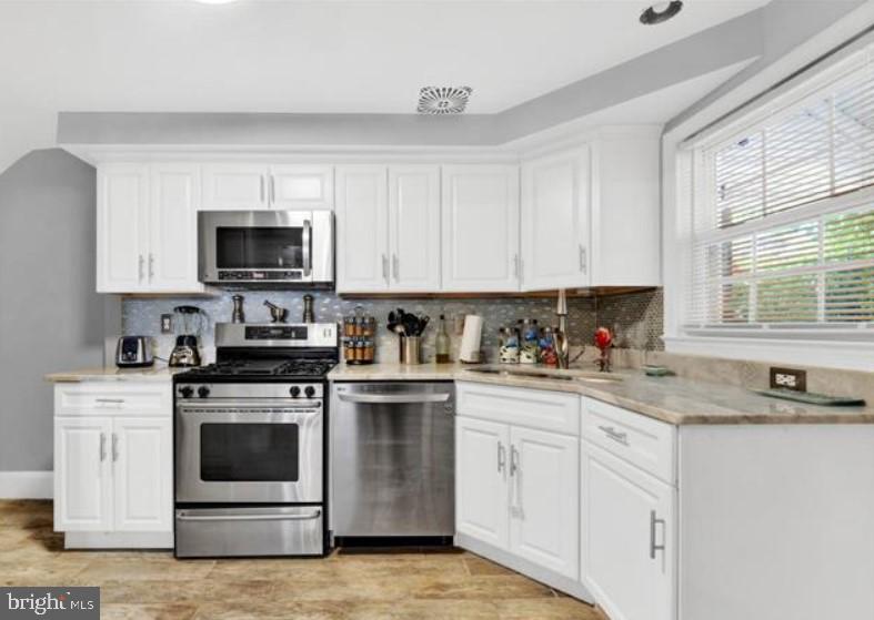 WEST HILLS - Residential