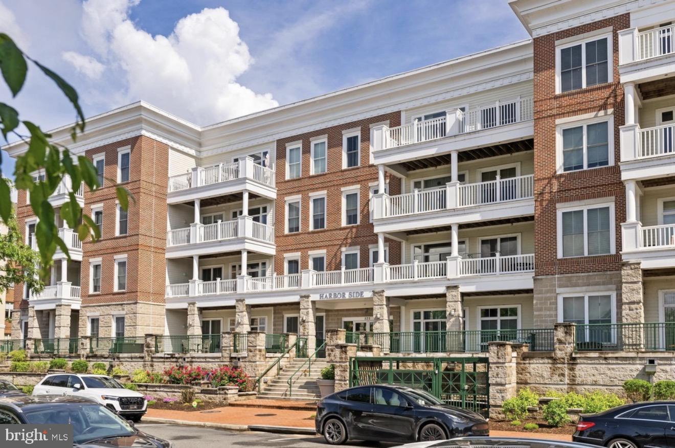 BELMONT TOWN CENTER - Residential