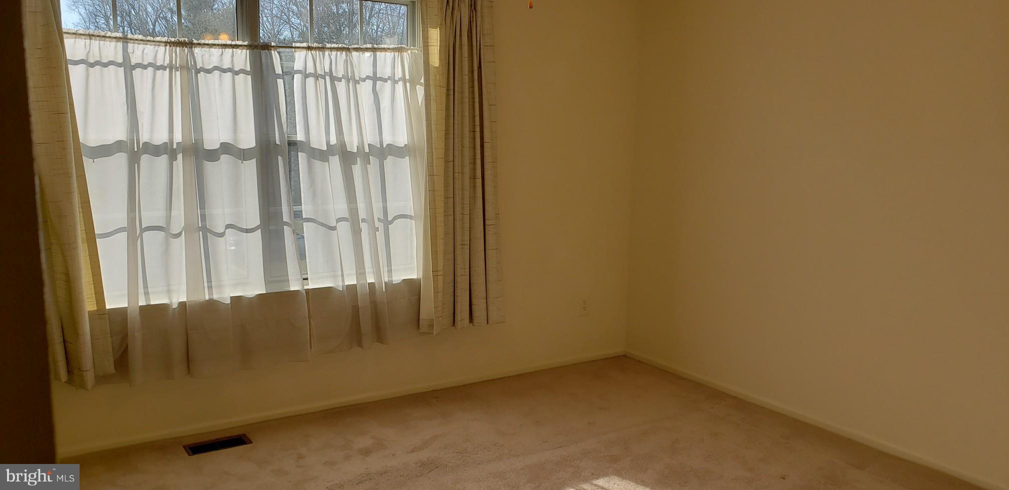 LONDON TOWN WEST - Residential Lease