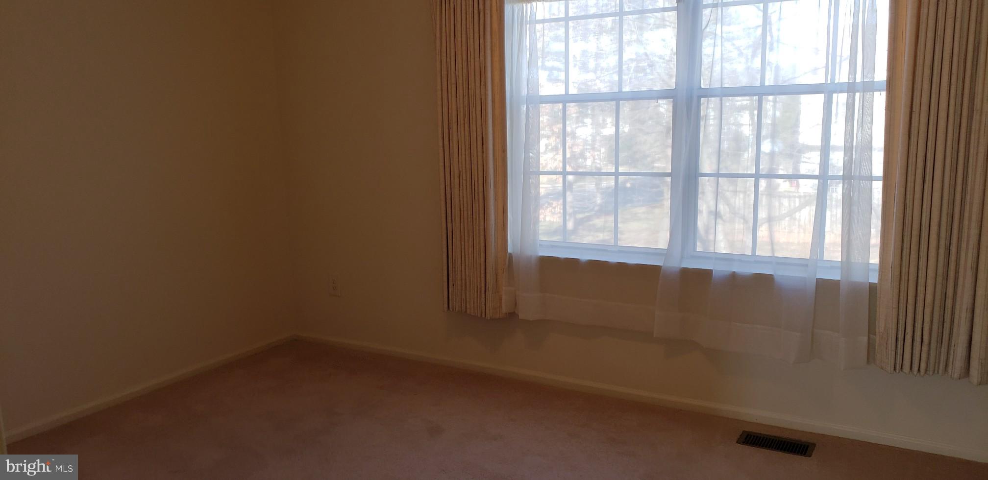 LONDON TOWN WEST - Residential Lease