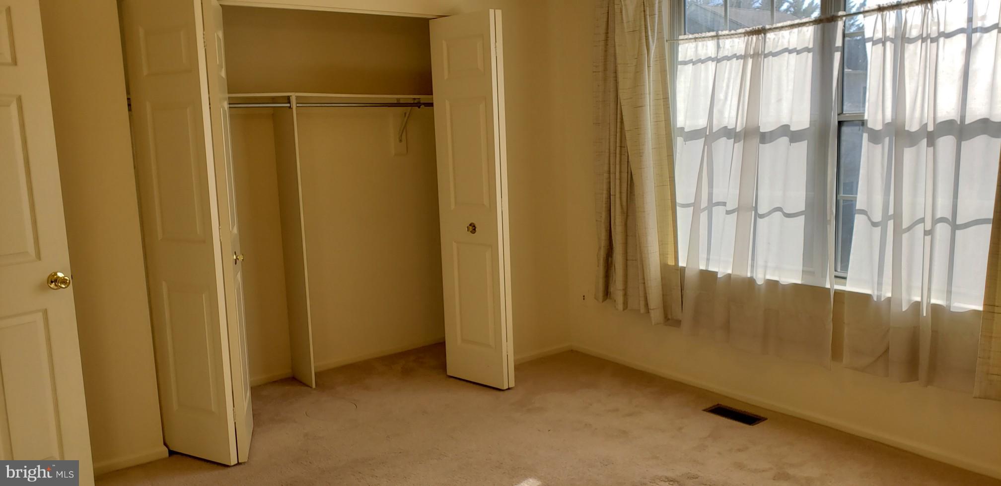 LONDON TOWN WEST - Residential Lease