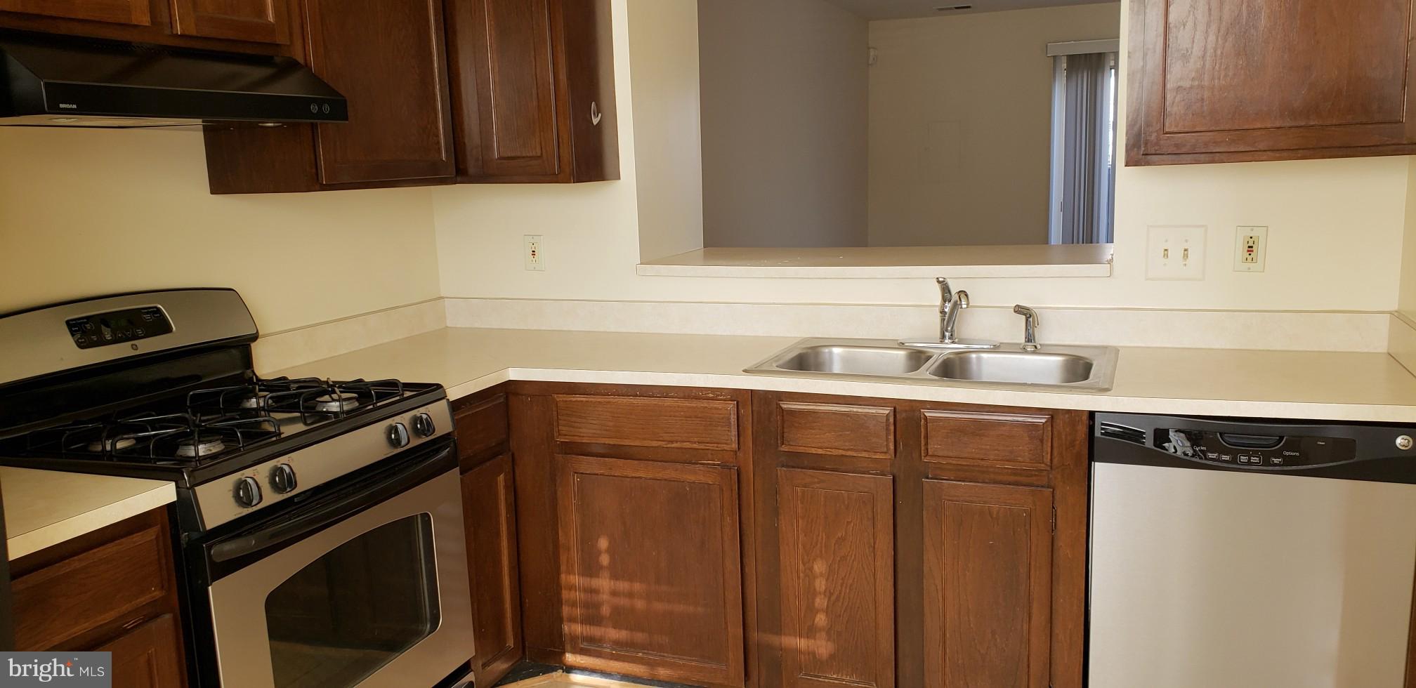 LONDON TOWN WEST - Residential Lease