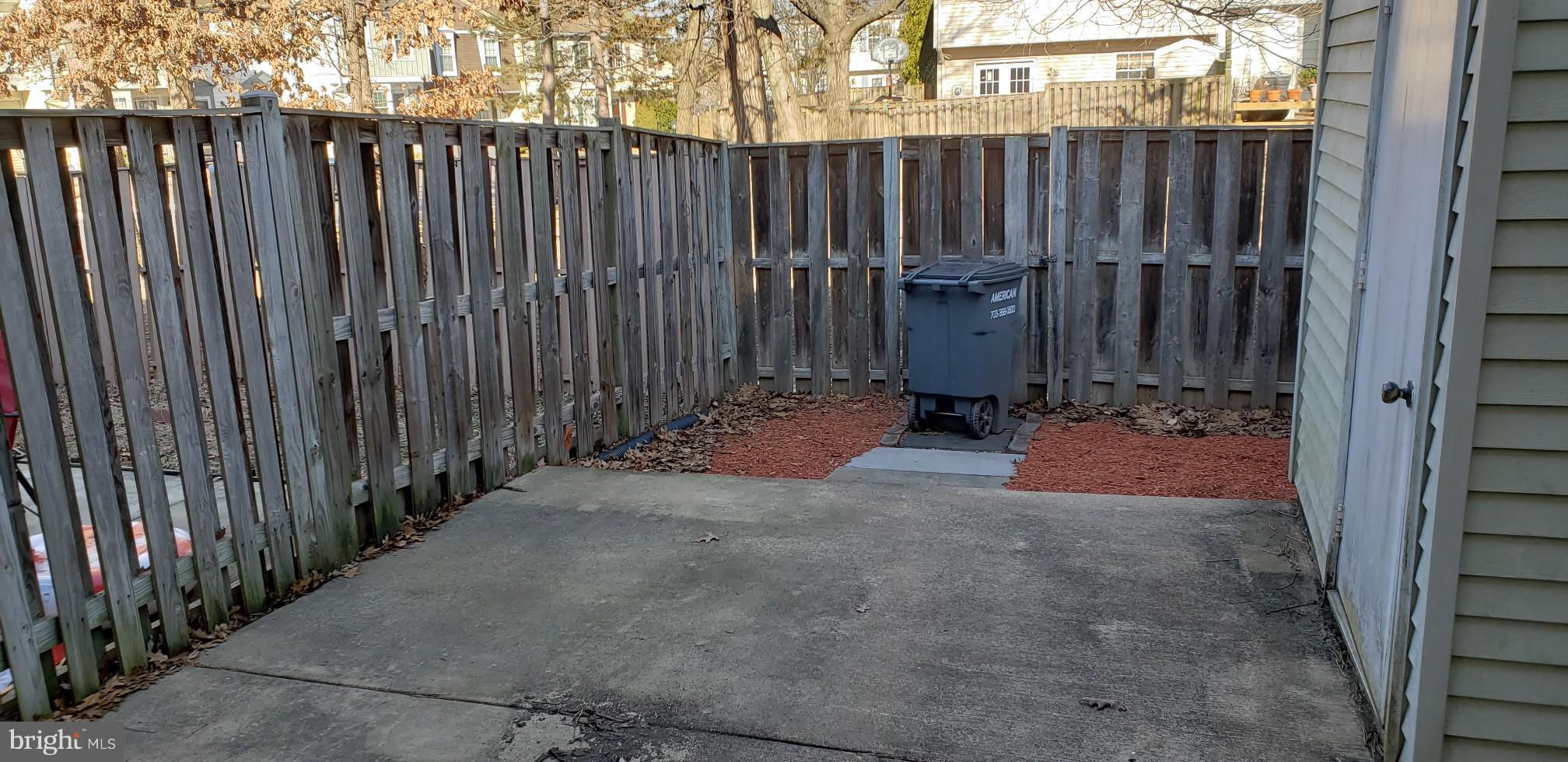 LONDON TOWN WEST - Residential Lease