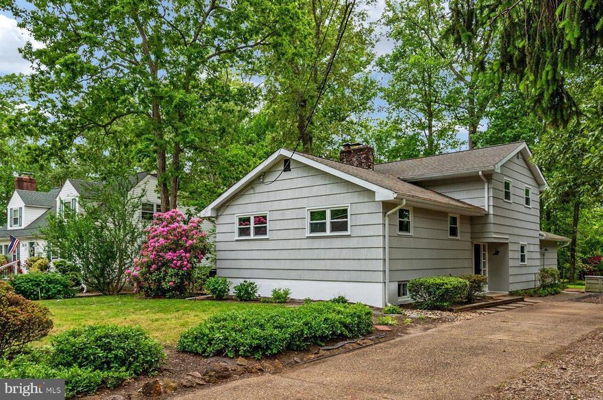 WELCOME to Ben Oaks on the Severn! This newly renovated home features 5 bedrooms and 3 full bathrooms. The large gourmet kitchen will not disappoint. It features a large breakfast peninsula with plenty of countertop space and cabinet storage. Each of the full bathrooms has been beautifully designed and has plenty of room for everyone. The master bedroom includes its own en-suite bathroom and plenty of closet space, including a walk-in closet.  Not a single detail was missed in the renovation. You will love living here. On top of the beautiful home and lot, the new owners will have access to the private water privileges that come with living here. The community amenities are one of the best in Anne Arundel County. Severna Park schools. Come see it today!