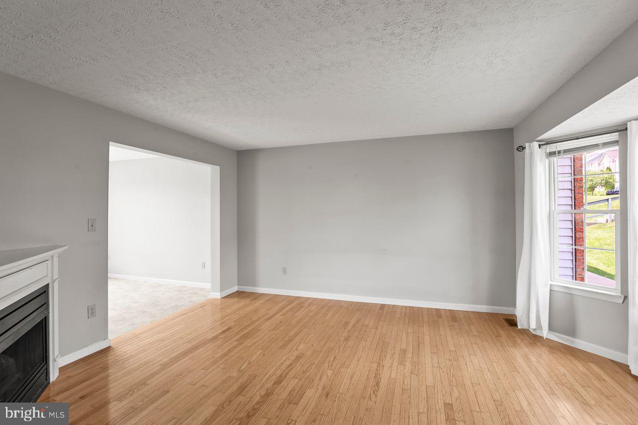 COUNTRY RIDGE - Residential