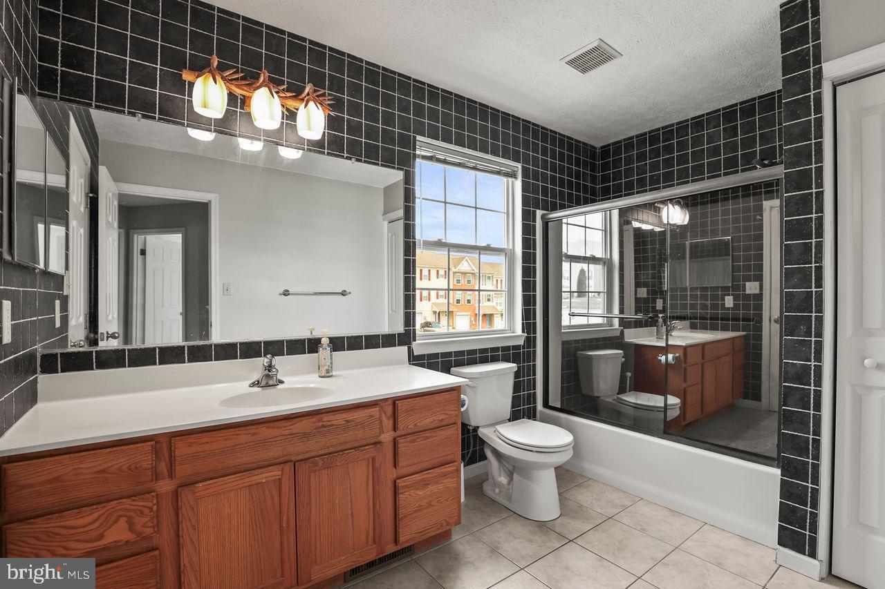 COUNTRY RIDGE - Residential