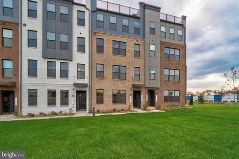 20285 Newfoundland Square, Ashburn, VA MLS: VALO2093828