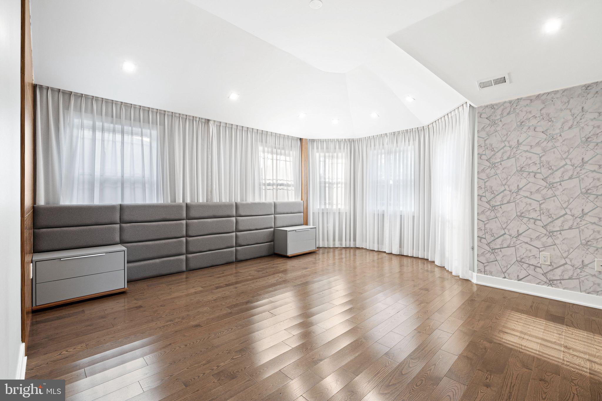 BUSTLETON - Residential