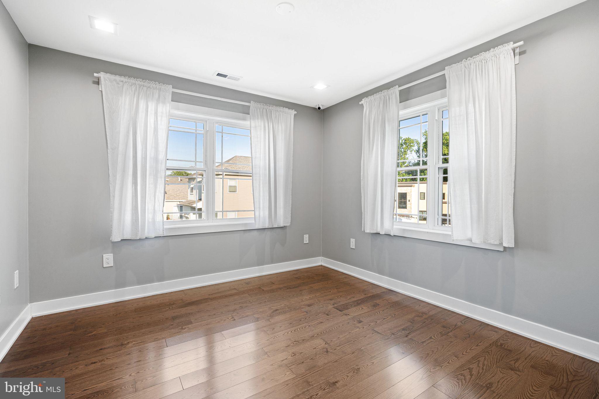 BUSTLETON - Residential