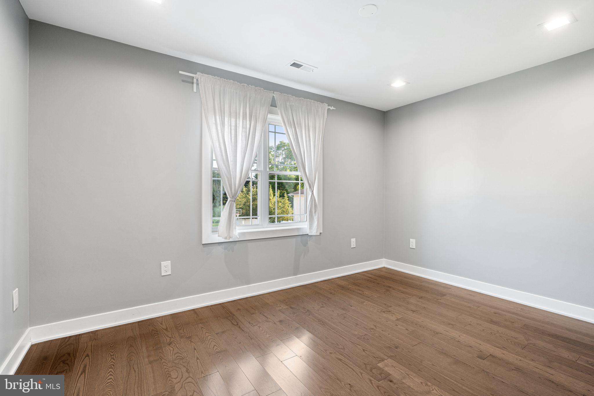 BUSTLETON - Residential